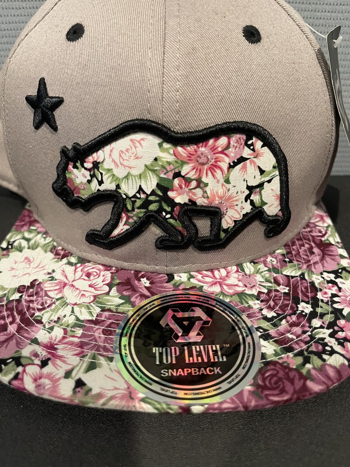 Top Level Mens California Republic Bear Snapback Cap Hat (Grey Flower)