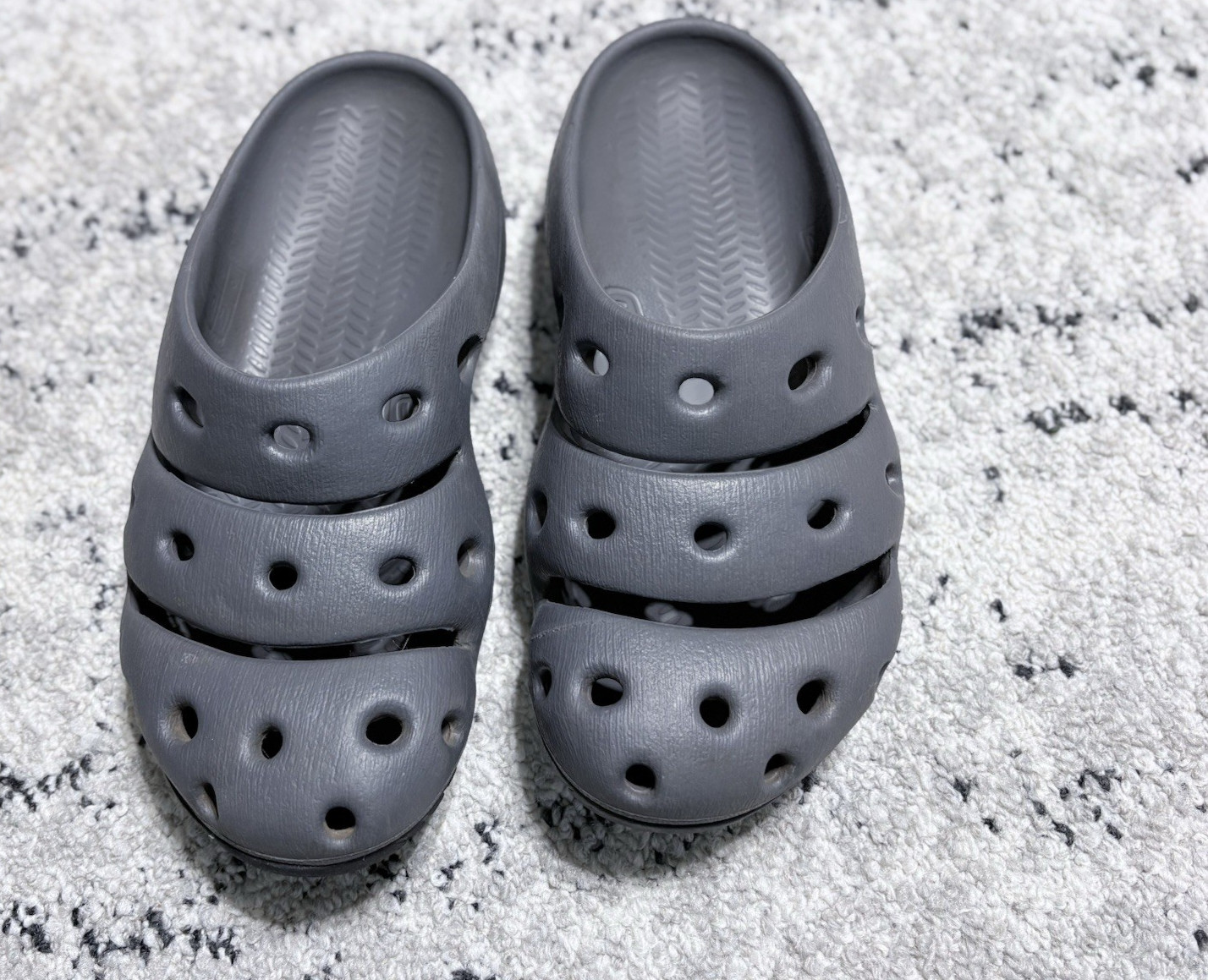 Keen Yogui Clog Perforated Gray Slip On Cottagecore Womens Sz 8 Garden Shoe Airy