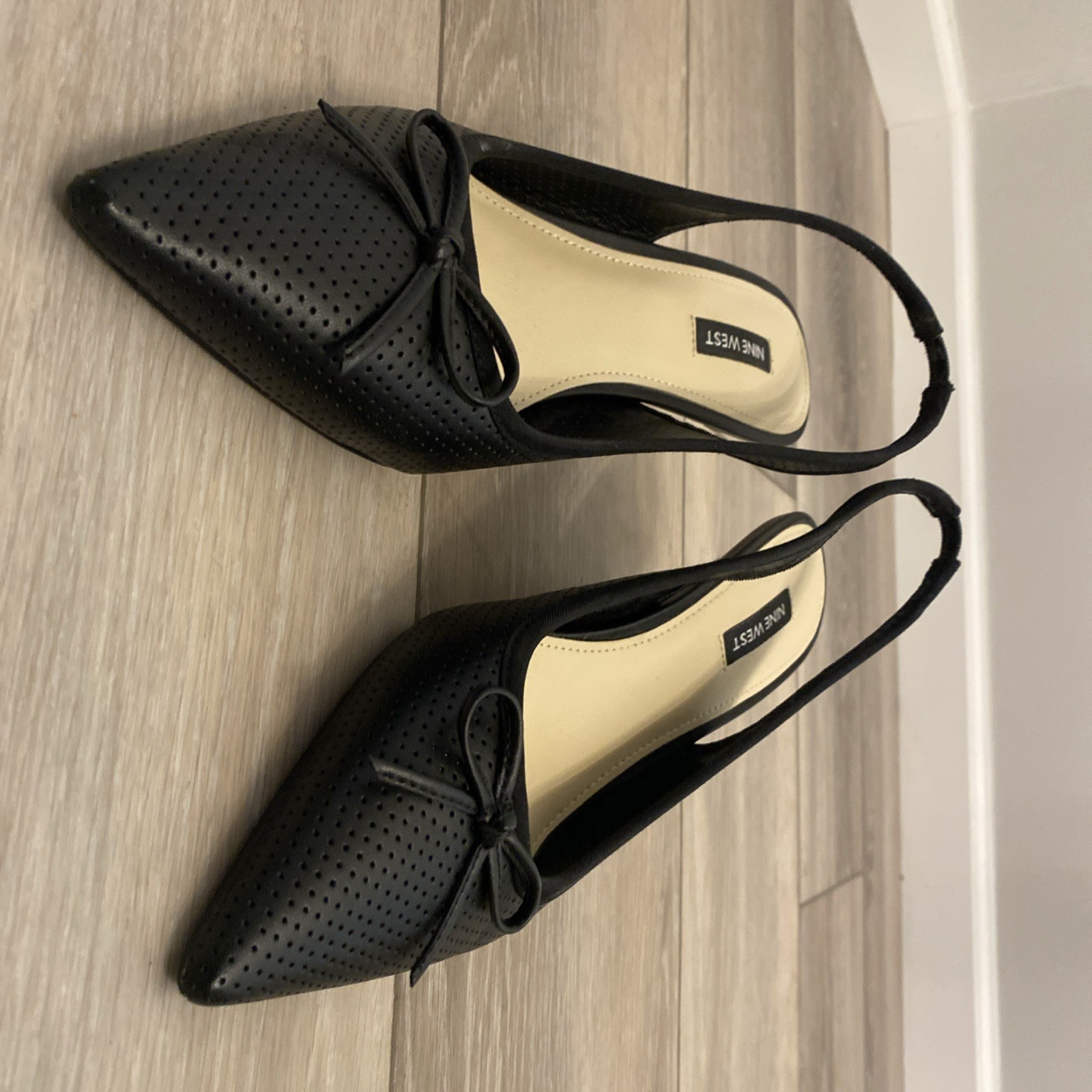 Nine West Womens Aperf Slingback Heel Black Perforated SlipOn 10M Macy’s Box