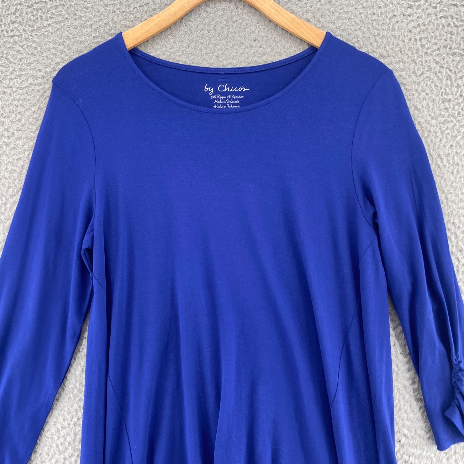Chicos Top Womens 0 US Small Blue 3/4 Ruched Sleeve Stretch Knit Shark Bite Hem