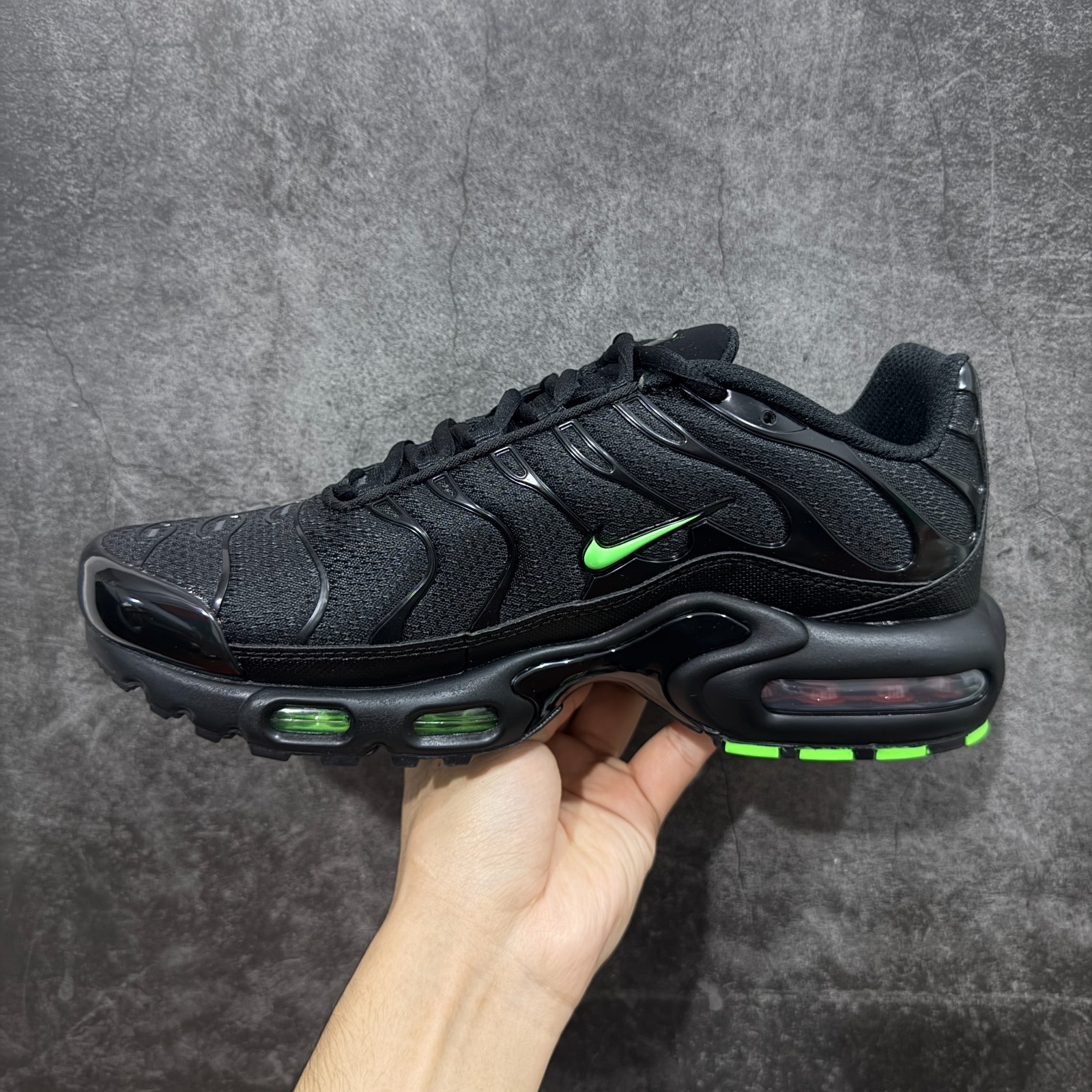 Nike Air Max Plus TN ‘Black Green Strike’ Men Sneakers
