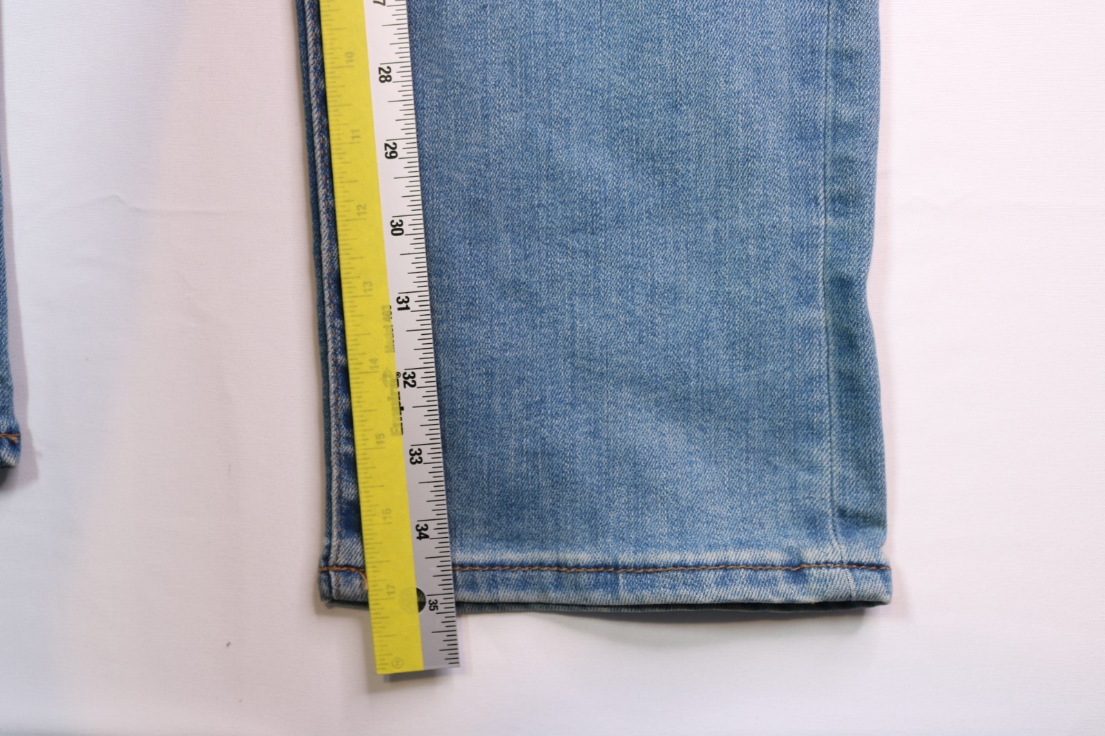 Lee Extreme Motion Straight Taper Men’s Jeans – Size 34Wx35L – Color Blue