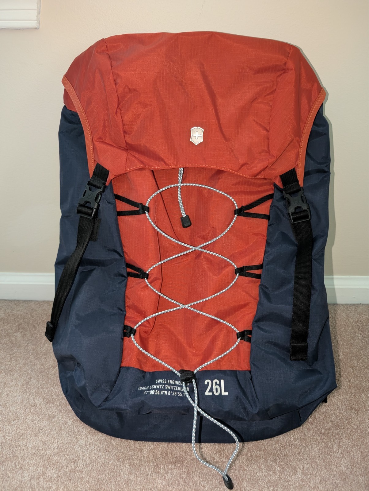 NWT Victorinox Altmont Active Lightweight Captop Backpack, Orange/Navy, 26L