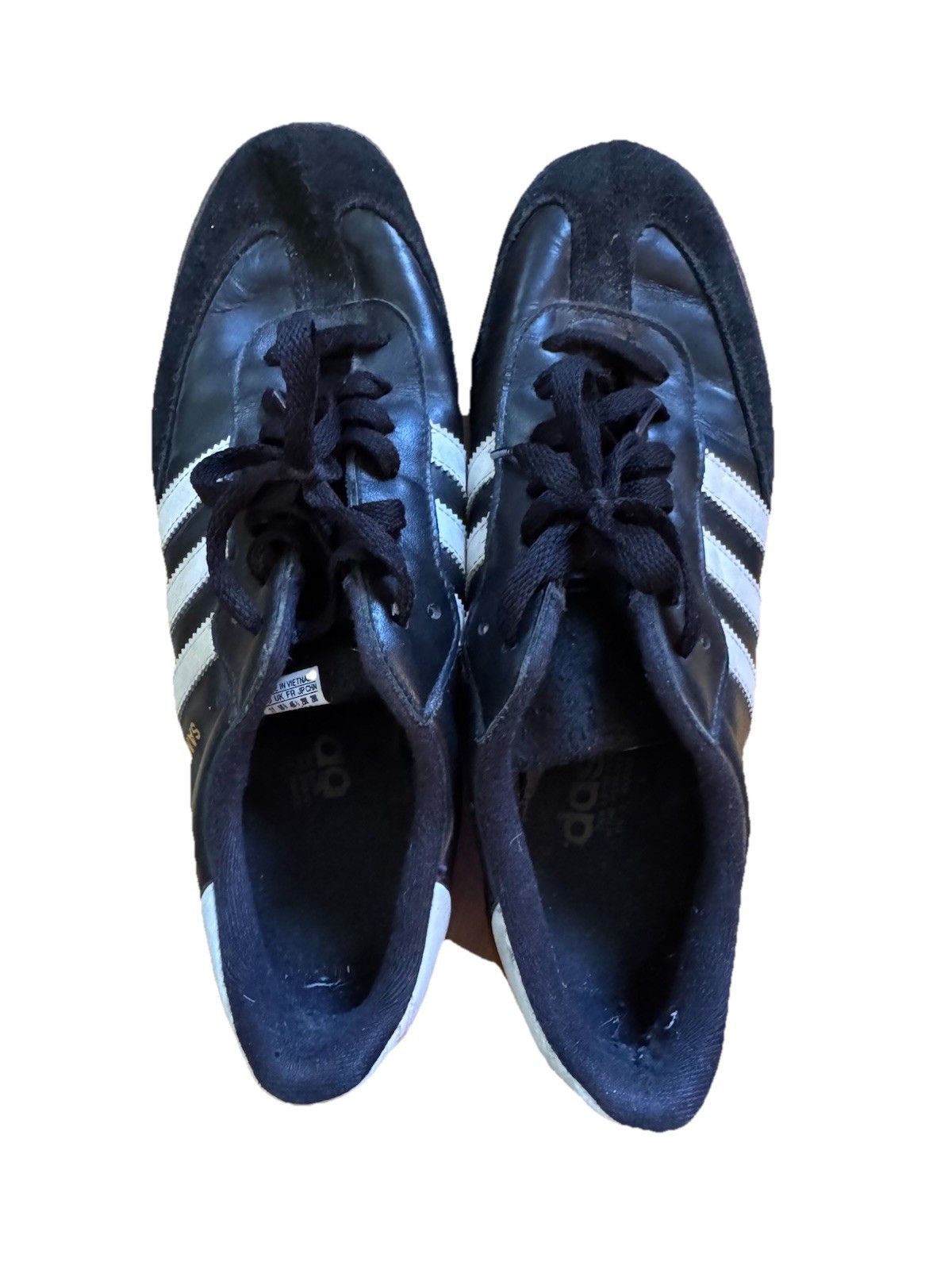 adidas Men’s Samba Classic Soccer Shoes Size 11, Black/White Gum Sole, Indoor