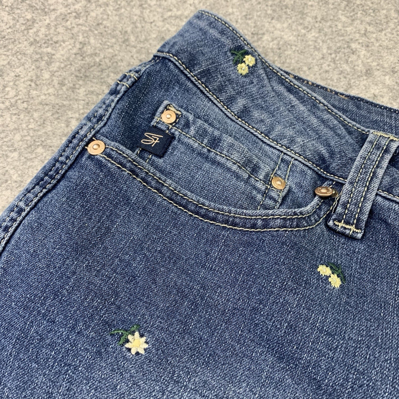 Seven7 Womens High-Rise Embroidered Floral Weekend Short Denim Size 12