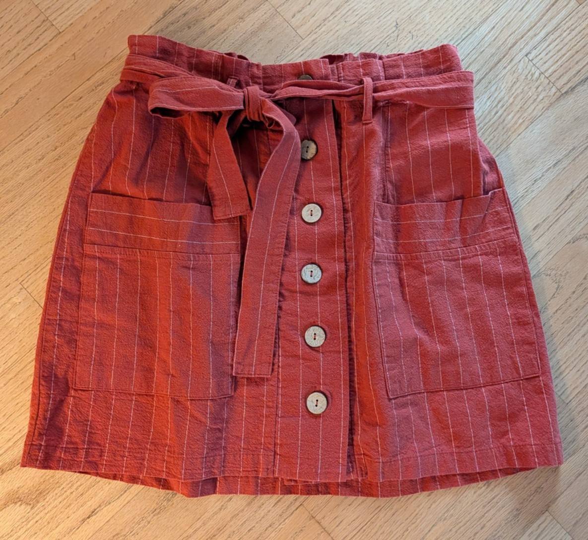 HESPERUS Rust Red White Pin-Striped Button-Down Mini Skirt w/Belt & Pockets – M
