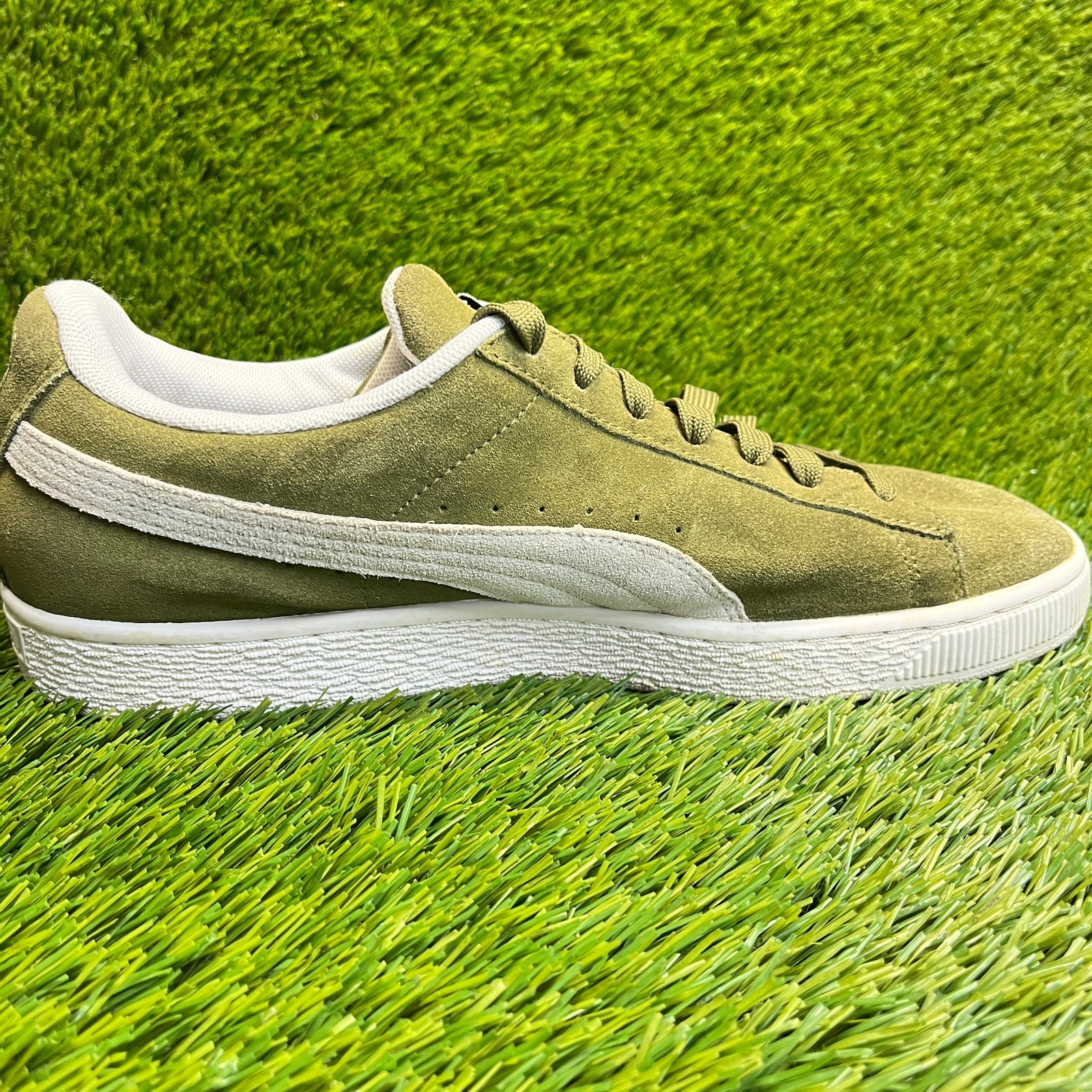 Puma Suede Classics Low Mens Size 10 Green White Athletic Walking Shoes Sneakers