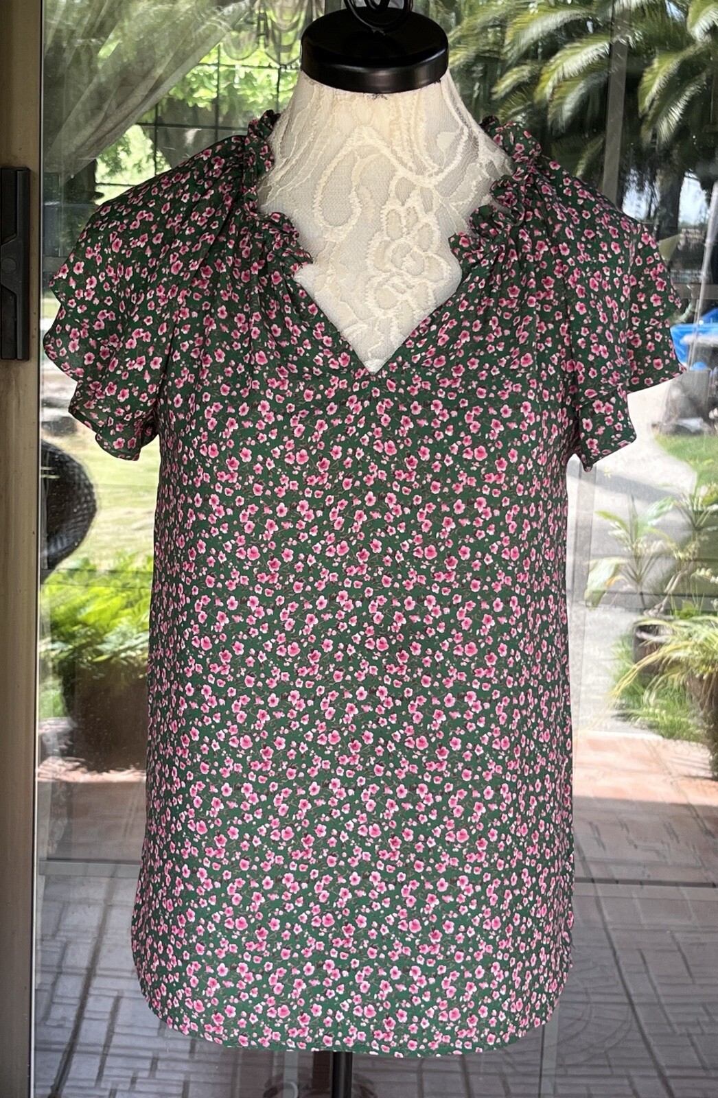 Layered Short Sleeve Pink Floral Green Ruffle Neckline Floral Shirt Sm 38” Bust