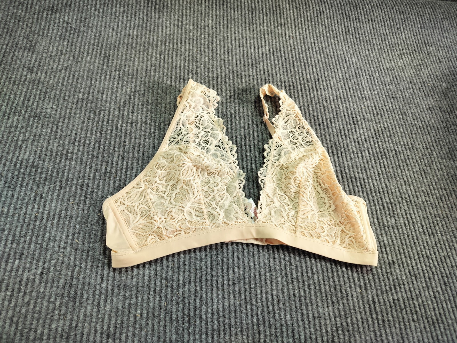 Xhilaration Bralette XL Beige Lace Hook&Eye Closing Unlined Soft Stretch Comfort