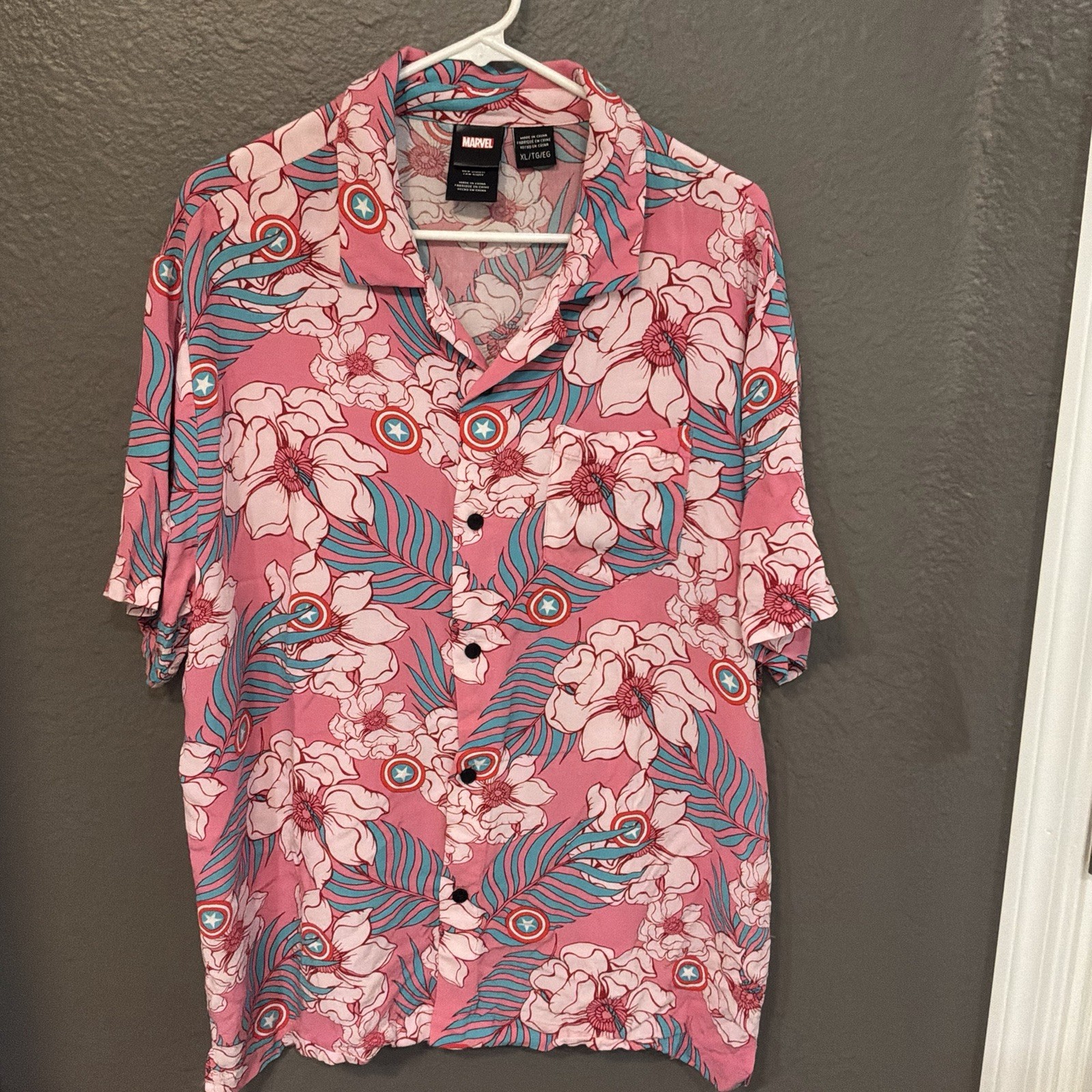 MARVEL Men’s Pink Captain America Rayon Hawaiian Print Shirt Size XL