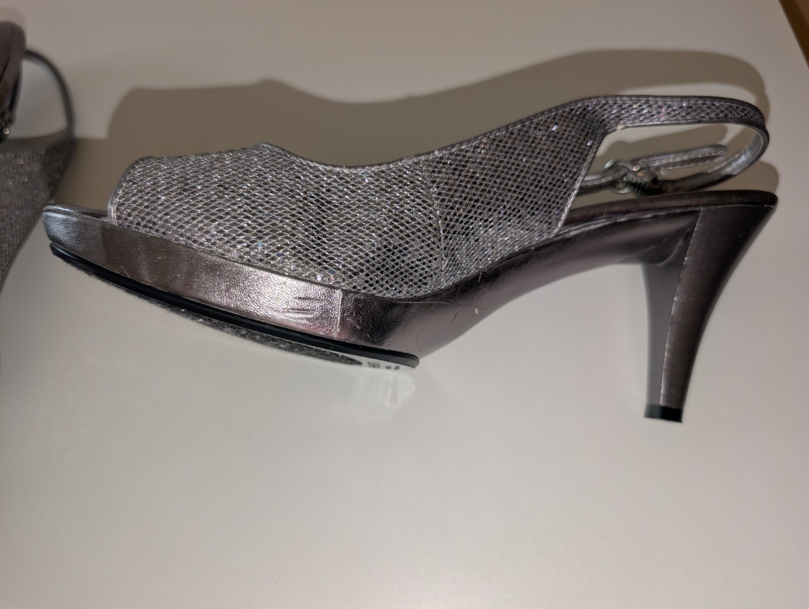 Nine West Sharina Silver Glitter Slingback Peep Toe Heels Size 9.5M Evening Shoe
