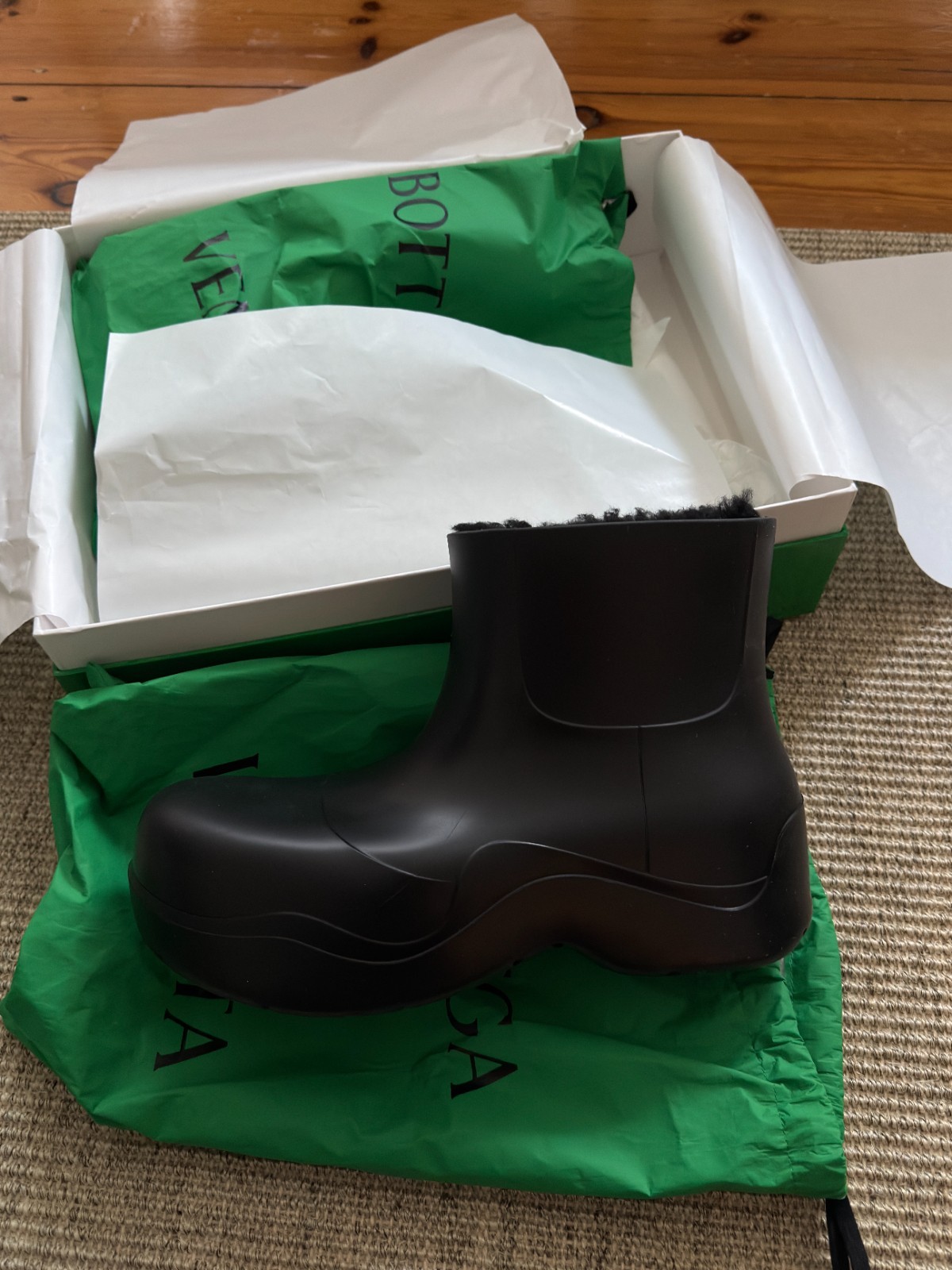 Bottega Veneta Black Puddle Shearling Boots with a furry lining 45 11 NEW NEW