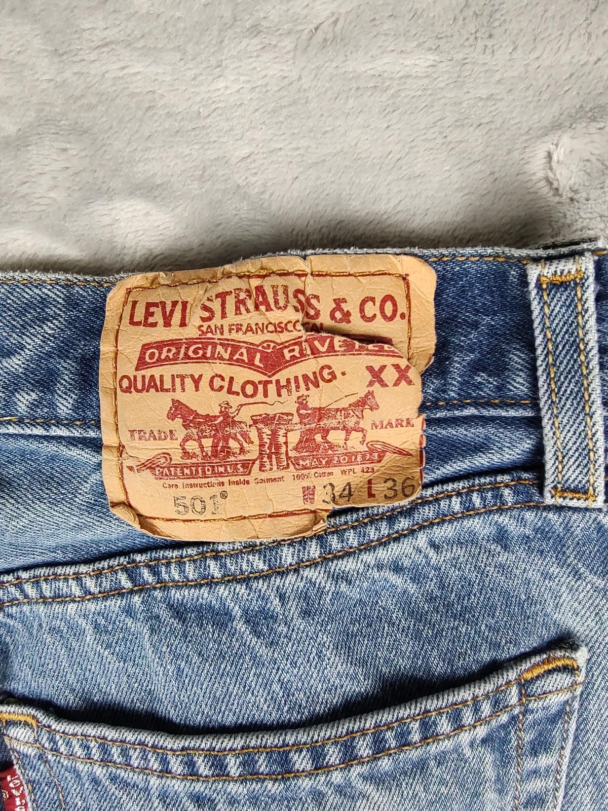 Levis 501 Jeans Mens 34×36 Blue Button Fly Straight Leg 100% Cotton Denim Pants