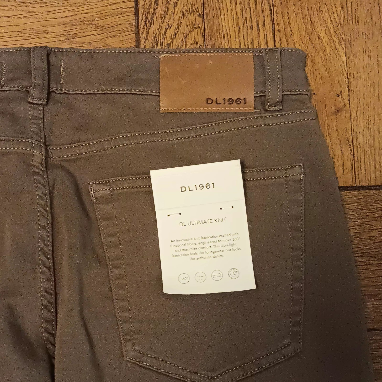 DL 1961 Men’s NWT Russell Slim Straight Pants Ultimate Knit Size 33X34