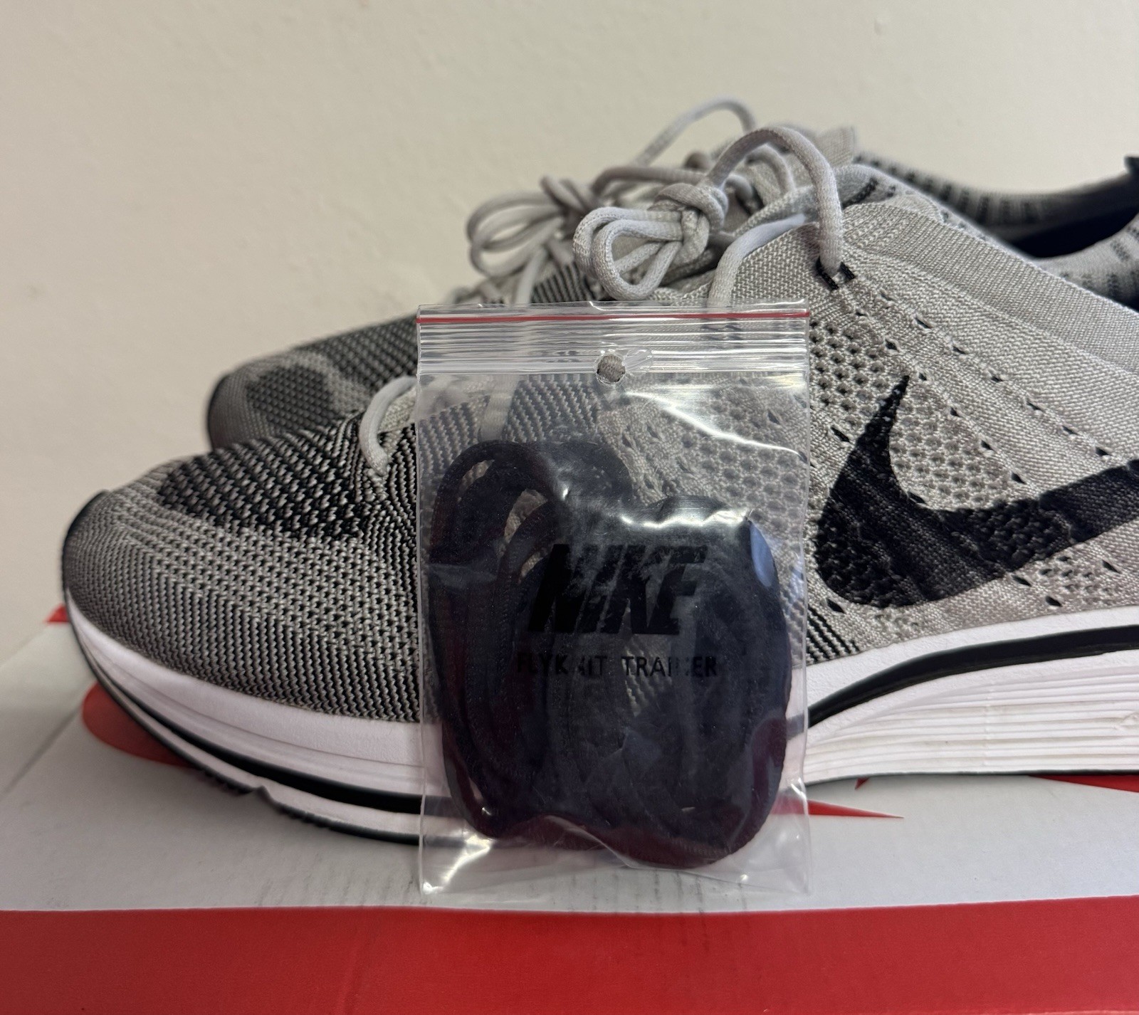 Nike Flyknit Trainer Mens Sz 11 Pale Grey Black White Running Shoes AH8396-001