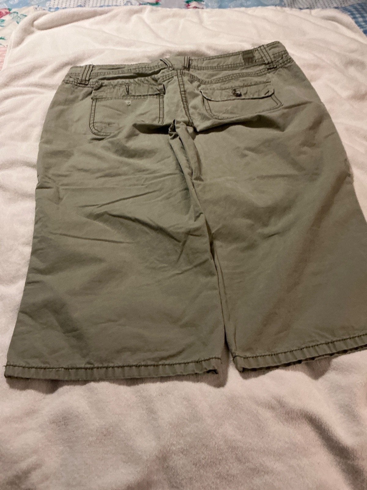 womens Jordache capris, button and siz closure