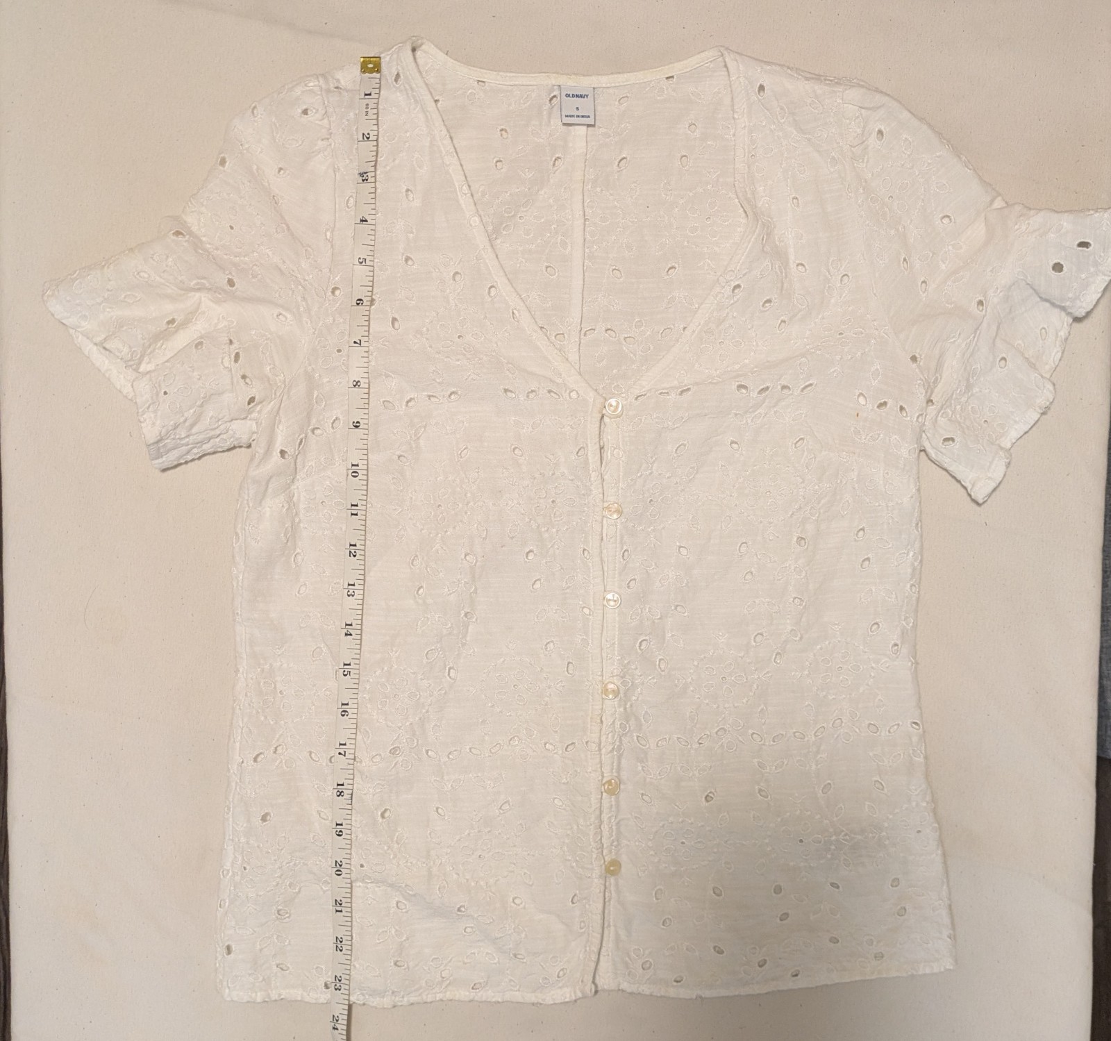 Old Navy White Cotton Eyelet Button-Front V-Neck Ruffle Sleeve Blouse S