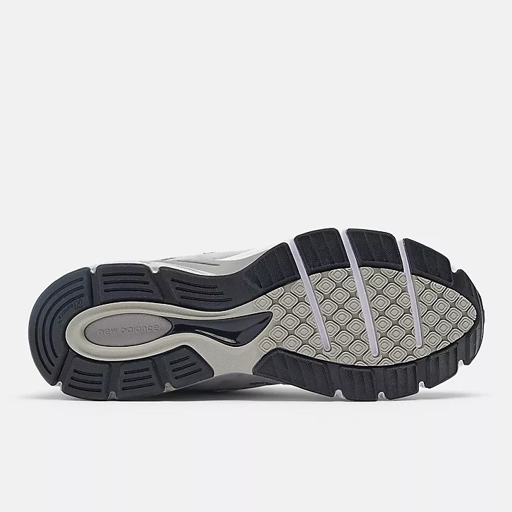 New Balance 990 v4 Sneakers Made in USA Grey Silver U990GR4 6 Men’s Size 7.5-13
