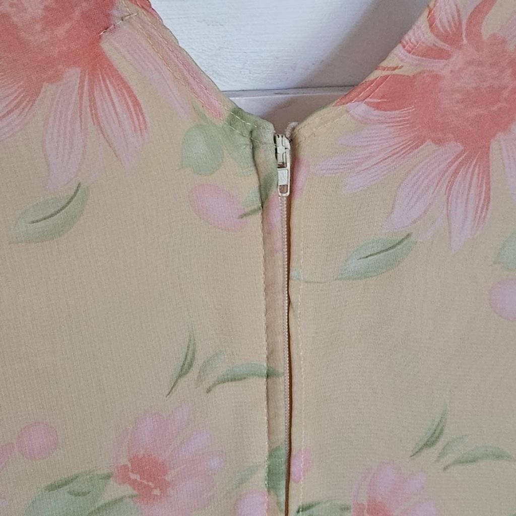 Y2K Hourglass Butter Yellow and Pink Knee-Length Floral Summer Cocktail Dress