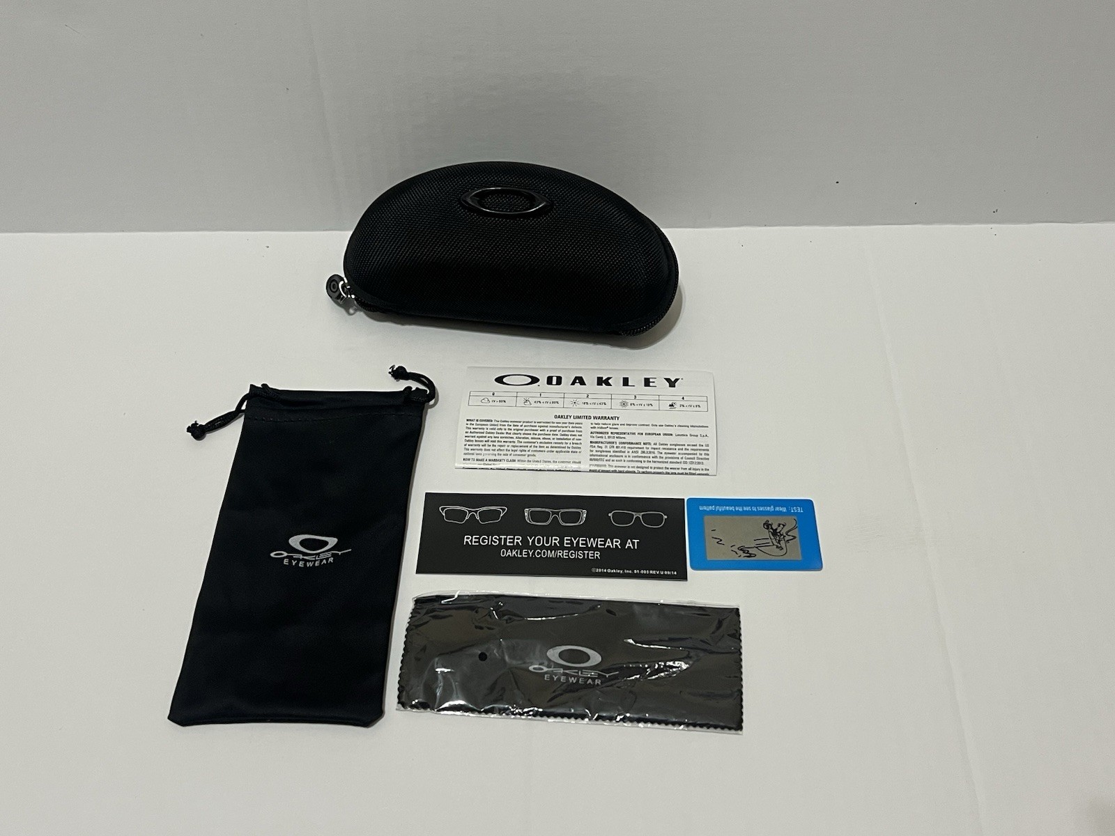 NEW OAKLEY OO9406 Sutro Rectangular Sunglasses Black frame – Prizm lens