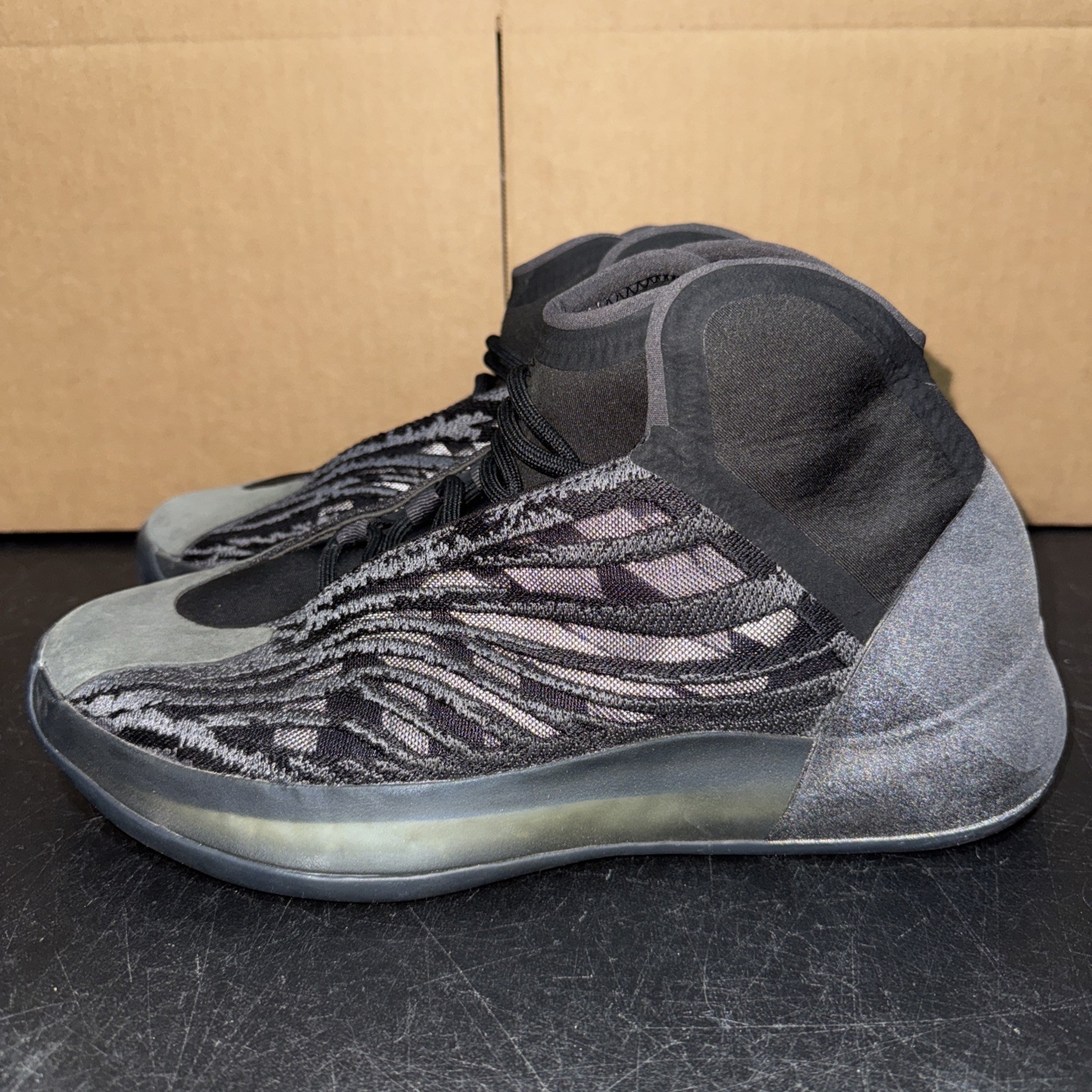 adidas Yeezy Quantum Onyx GX1317 Men Size 9 PREOWNED NO BOX