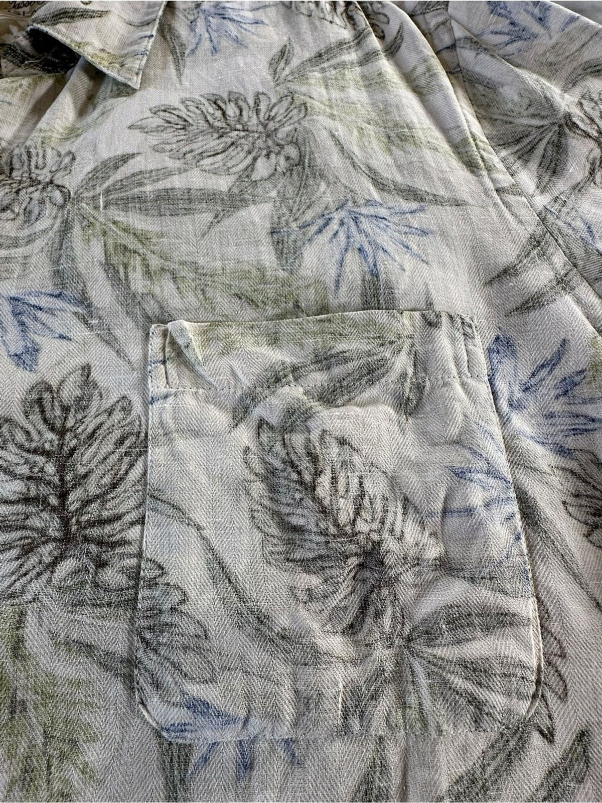 Tasso Elba Short-Sleeve Leaf Print Button-Up Shirt – Light Gray & Green XL