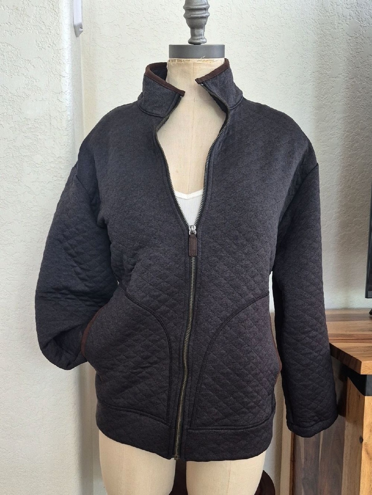 Cremieux Classics, Gray Quilted Jacket With Brown Elbow Patch