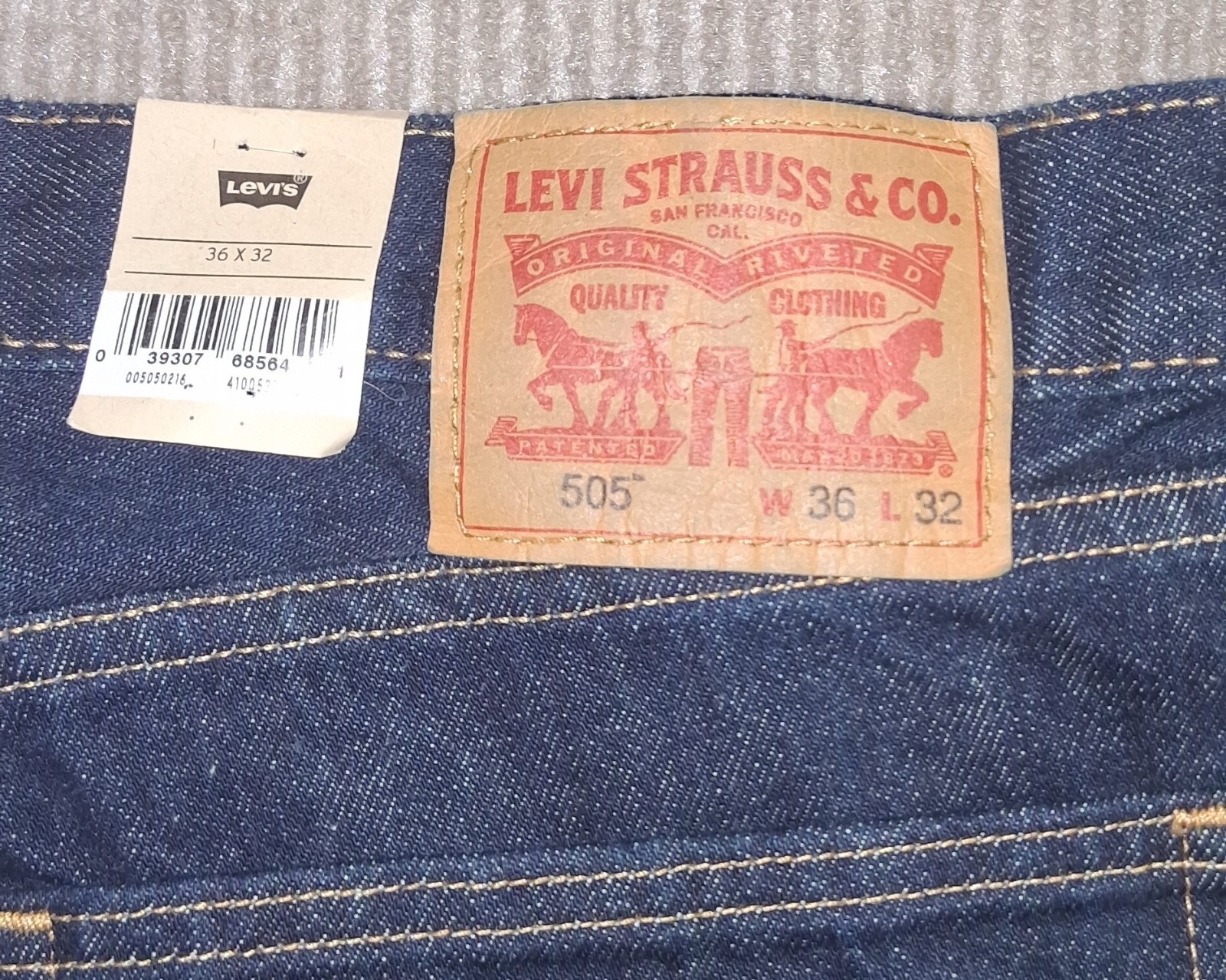 Levi’s NWT Men’s 500 Series 505 Regular Fit Straight Leg Jeans – Dark Wash Blue