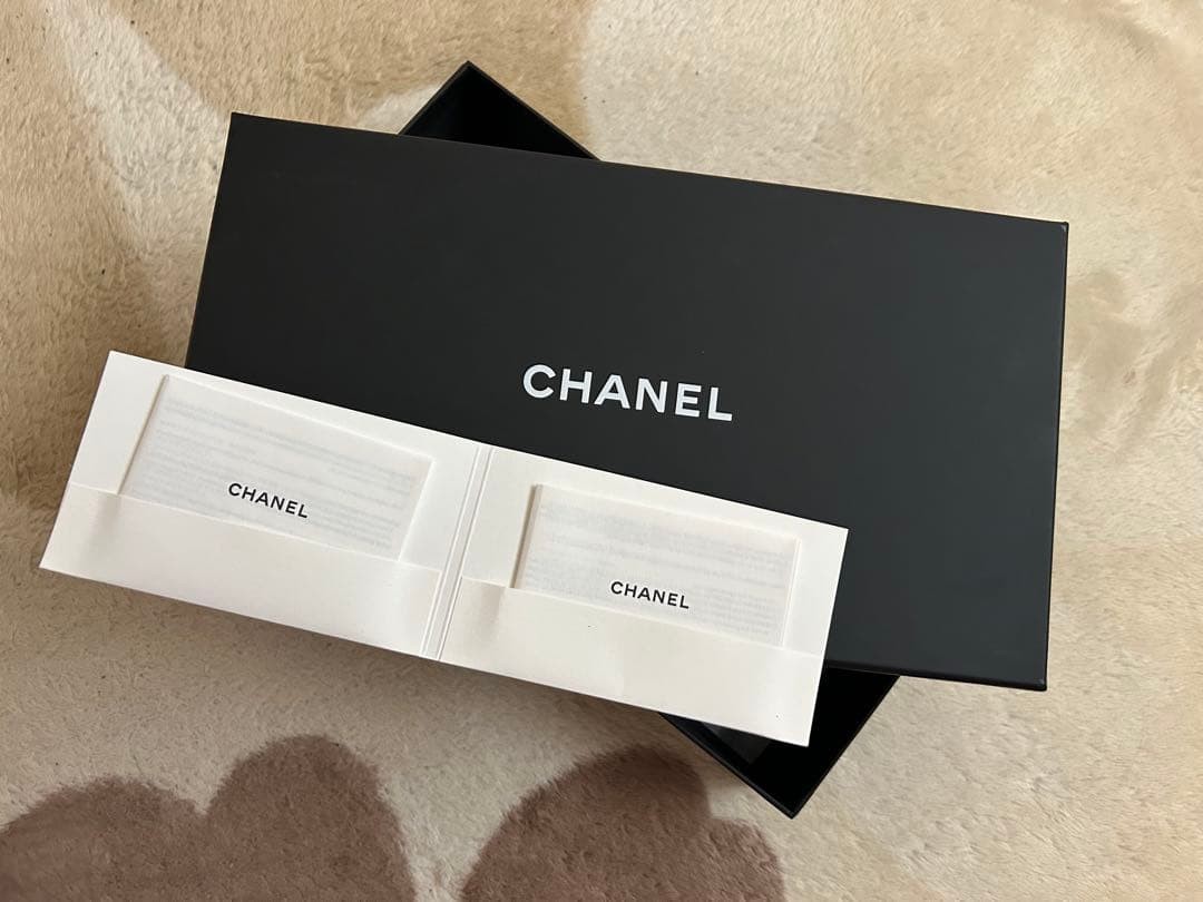Price Negotiable Chanel Long Wallet White Lambskin White Matelass Coco Mark Warr