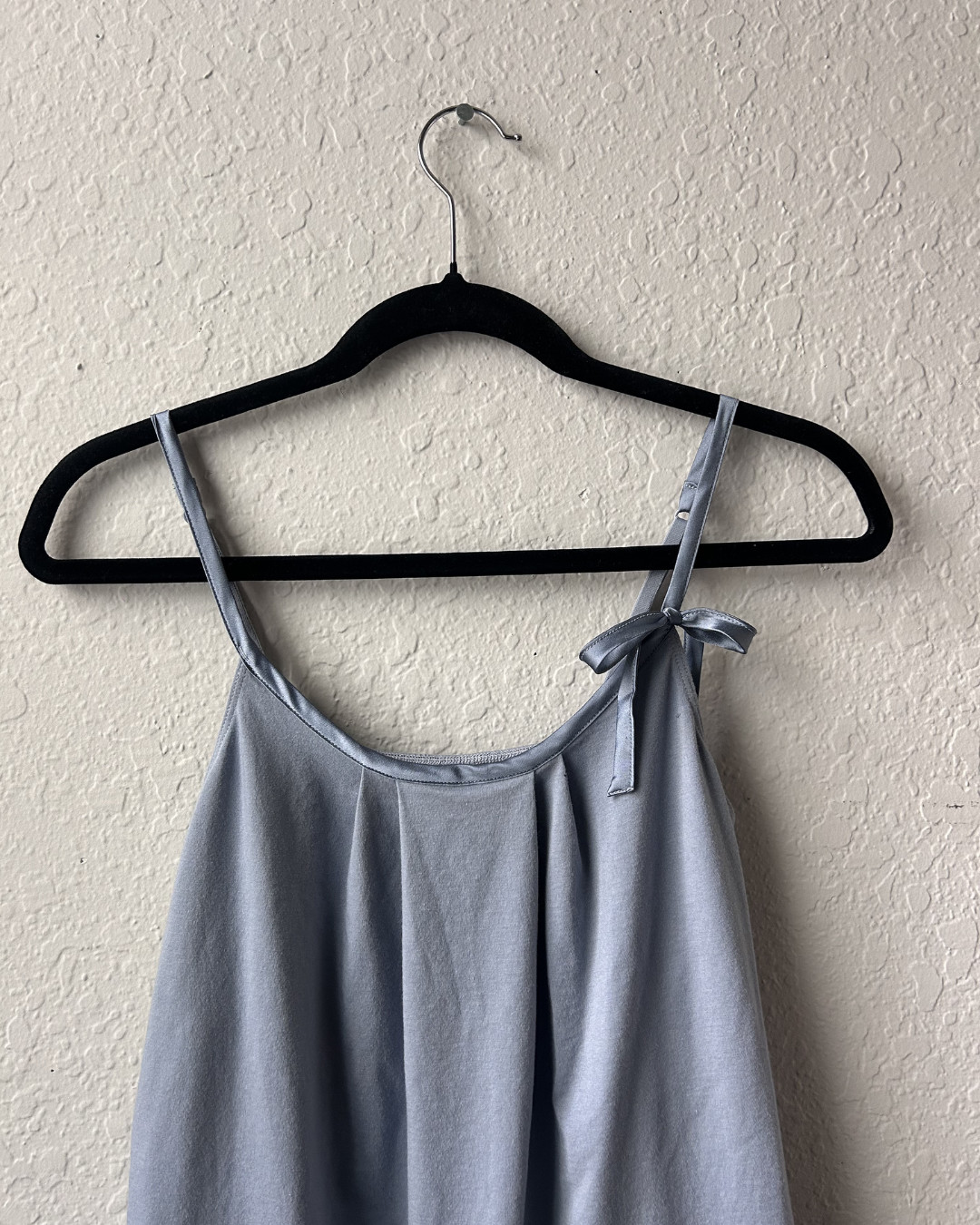 Vintage 2000s/ Y2K Woman’s Victoria’s Secret Blue Cami Top with Bow (Size: XS)