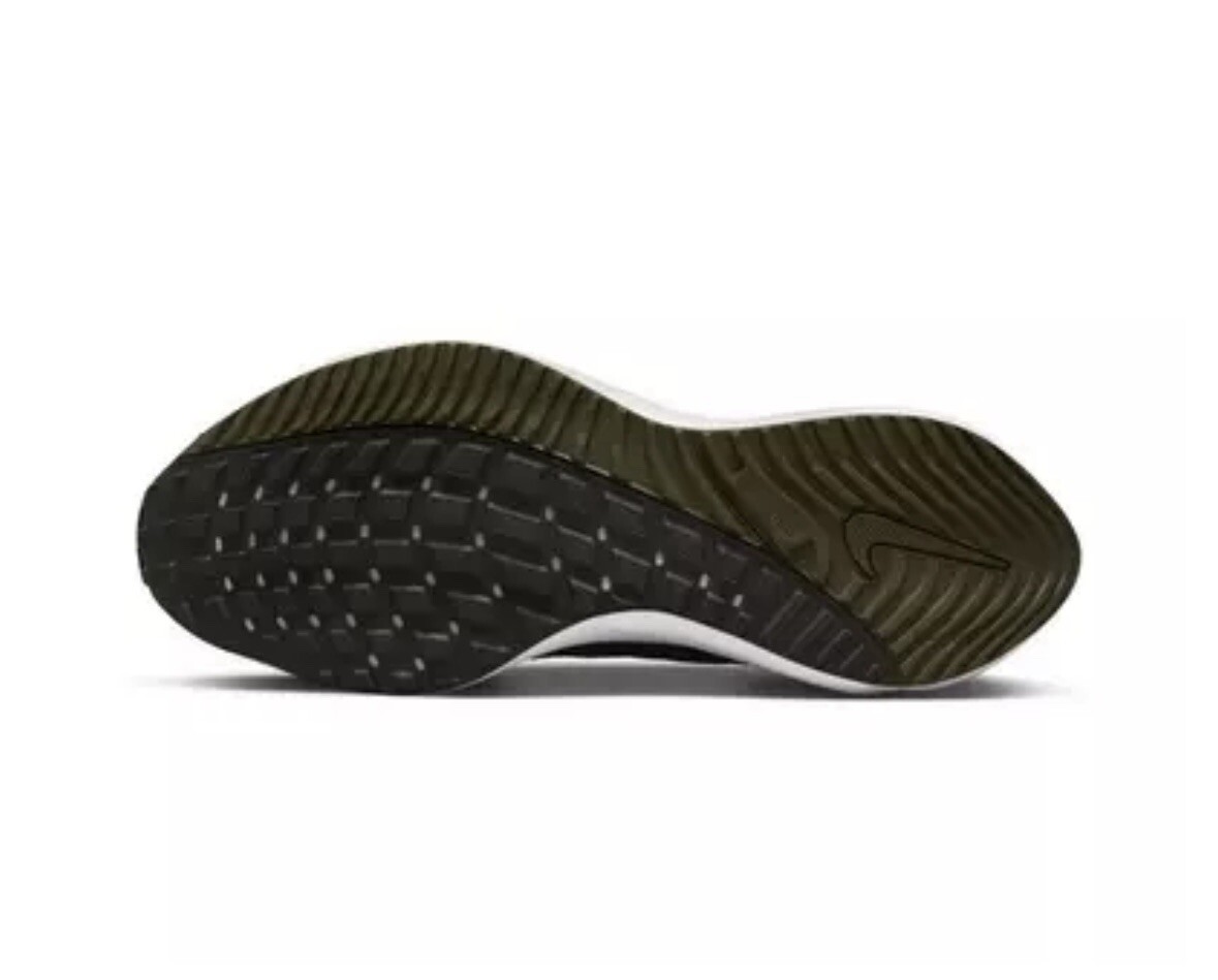 Nike Men’s Vomero 16 Running Shoes Olive Black Khaki Honeydew Size 8.5 NWB