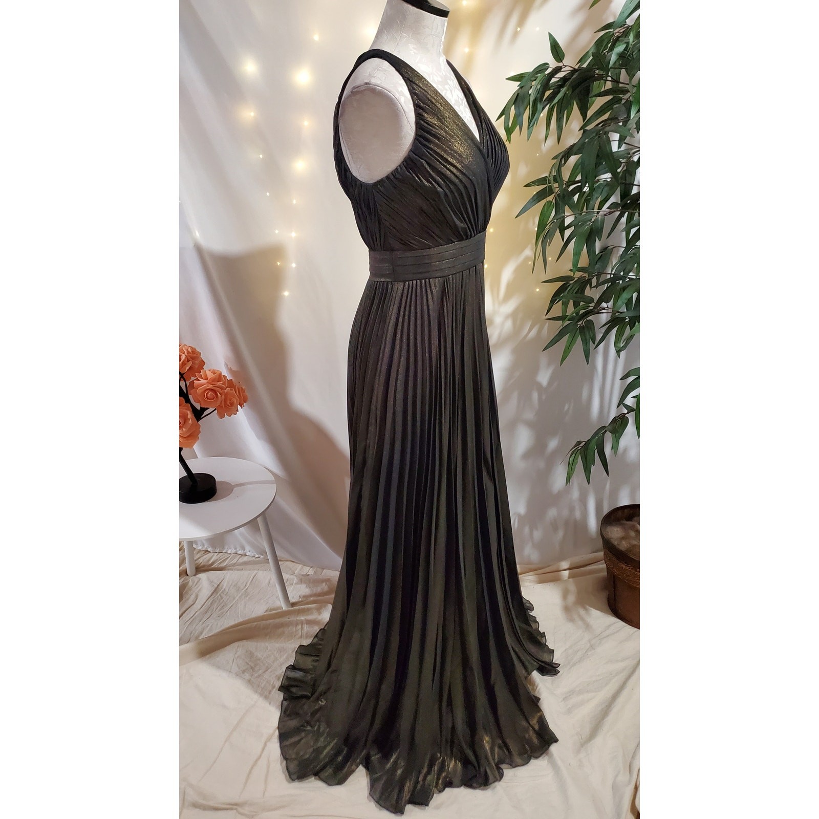 Aidan Mattox Foiled Chiffon Metallic Pleated Formal Gown Size 2 Wedding Event