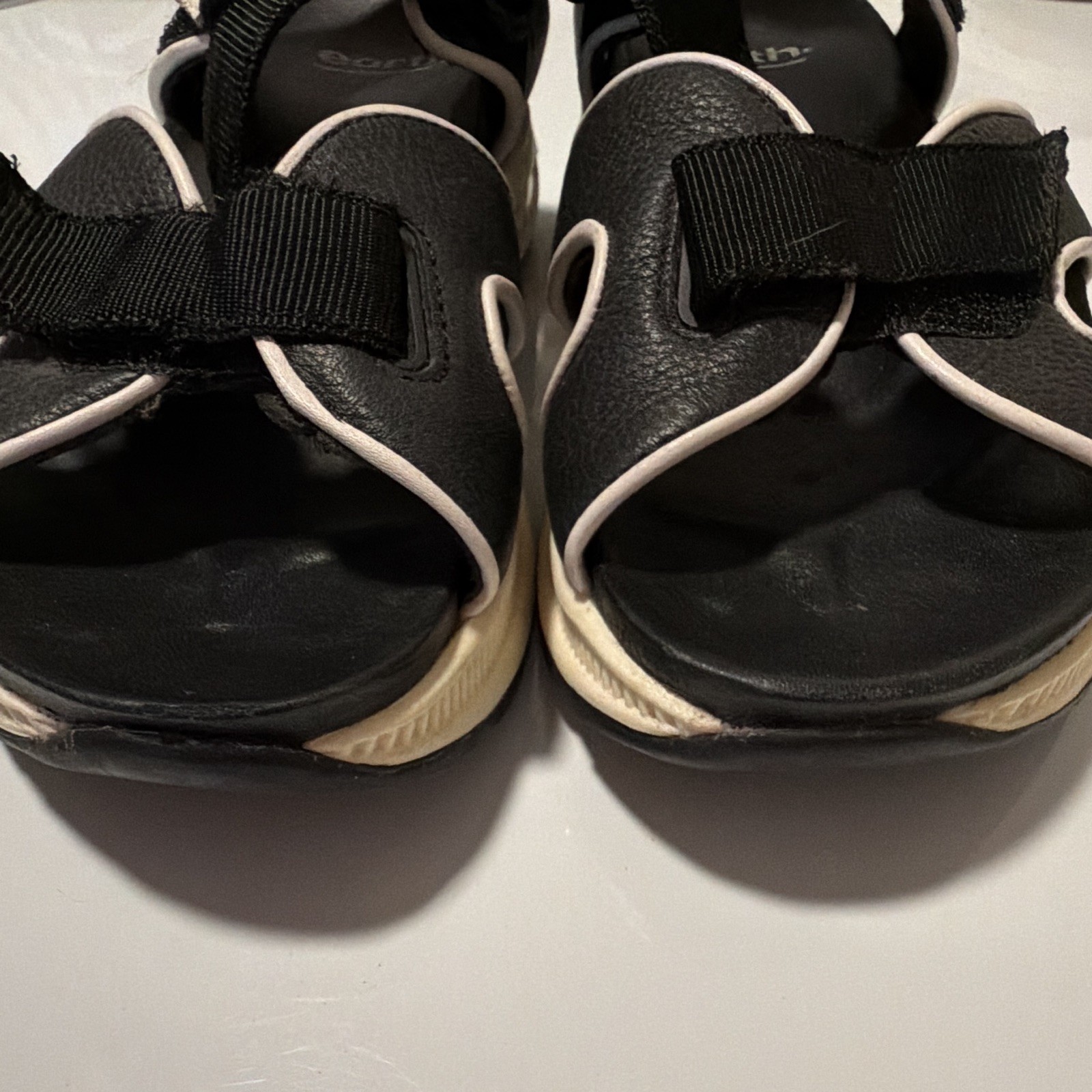 Earth Men’s Black/White Strappy Sandals Hook & Loop Bullhide Leather 6.5 M