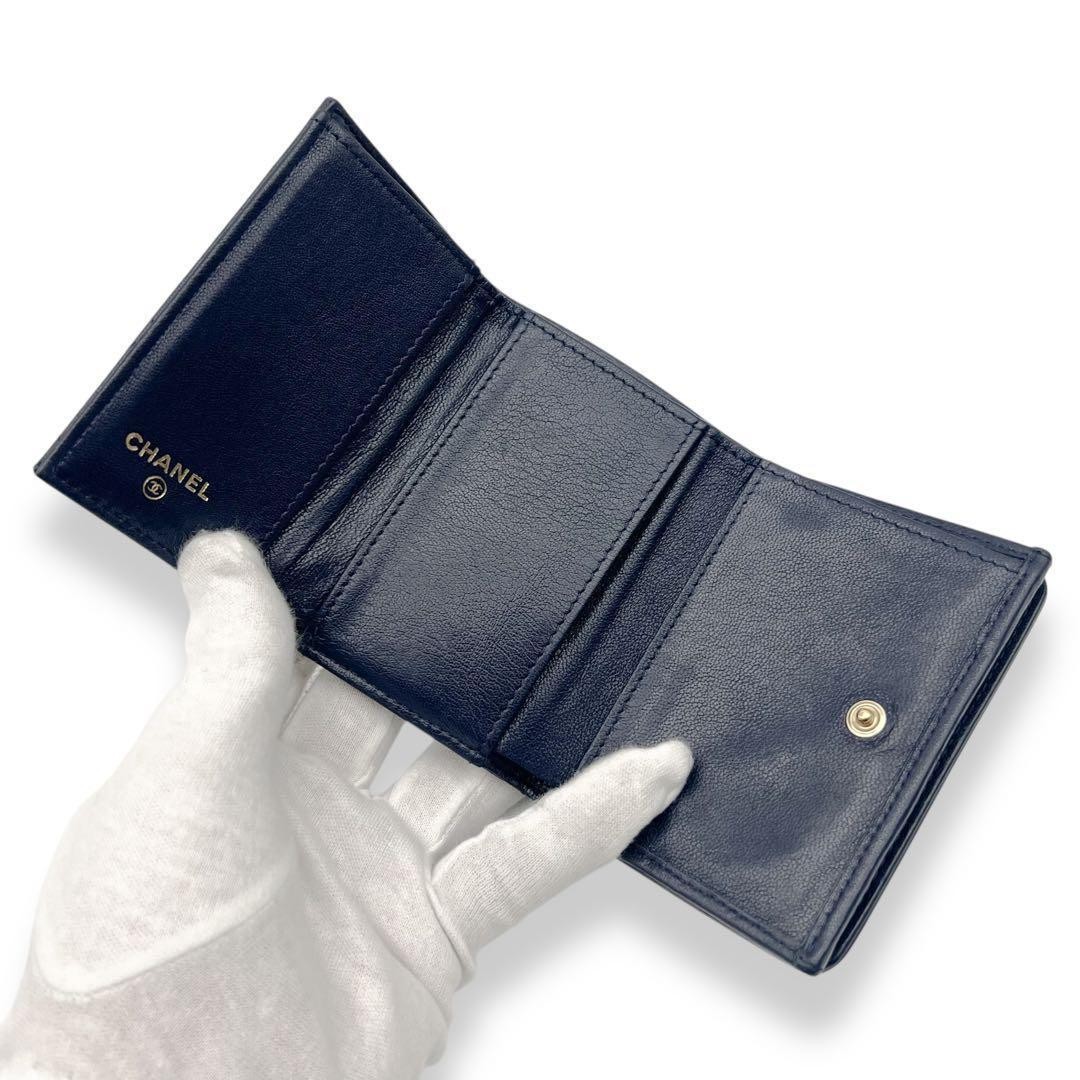 Excellent Condition Chanel Lambskin Matelass Trifold Wallet Navy 711