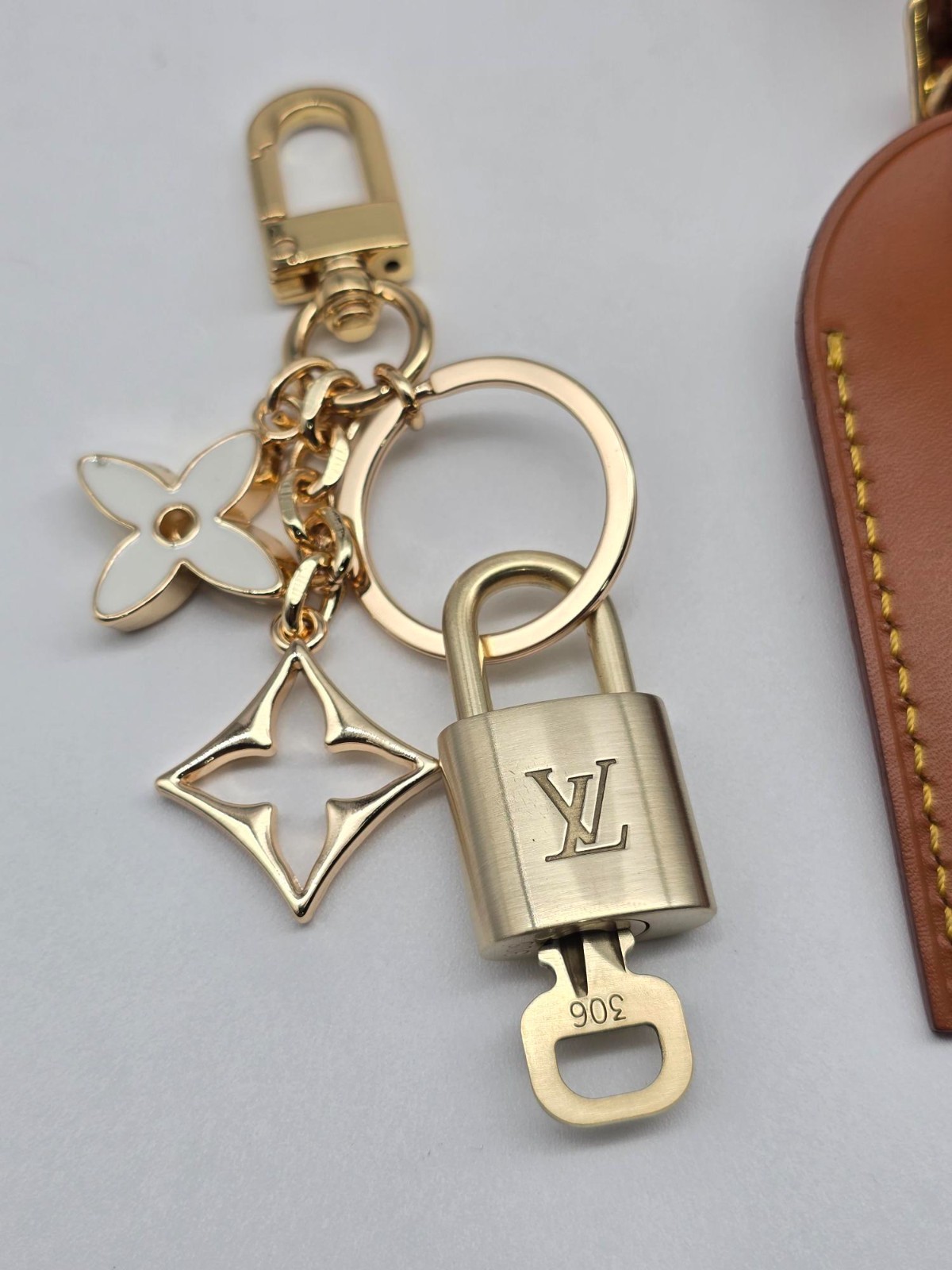 Authentic Louis Vuitton Large Brown Luggage Tag Gold LV Padlock Key + Bag Charm