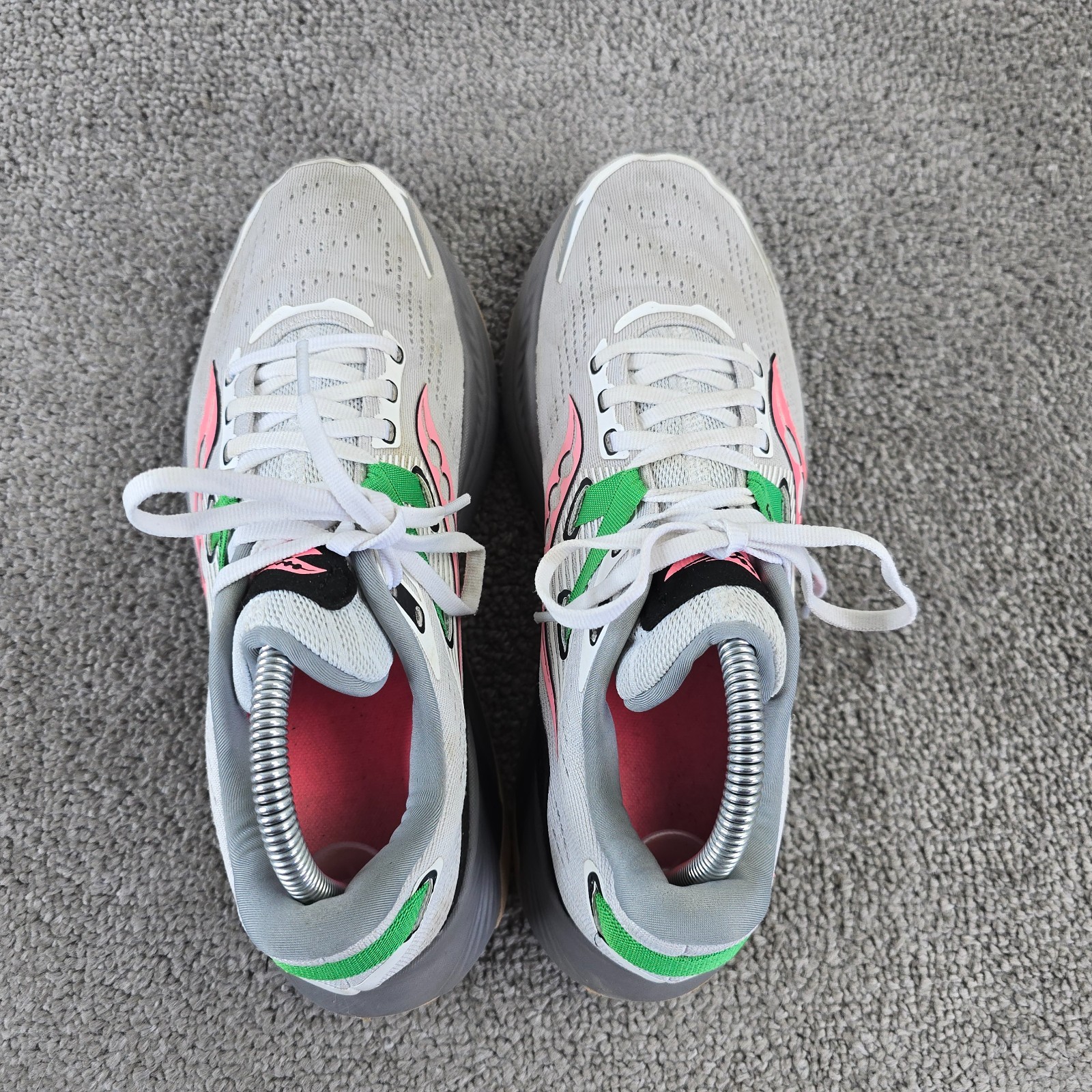 Saucony Guide 16 Womens Size 9 Running Shoes Light Gray White Pink Sneakers Low