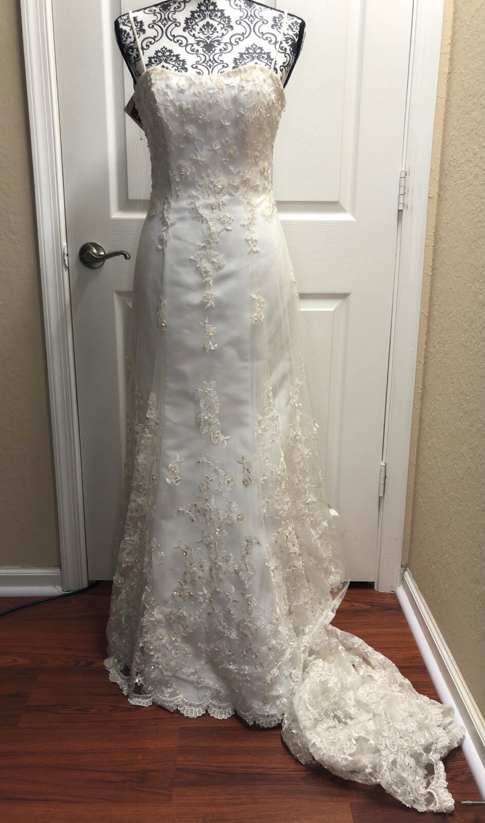 Alfred Angelo Wedding Dress Sleeveless Chest 36″ Waist 29″ Length 49″ Read Below