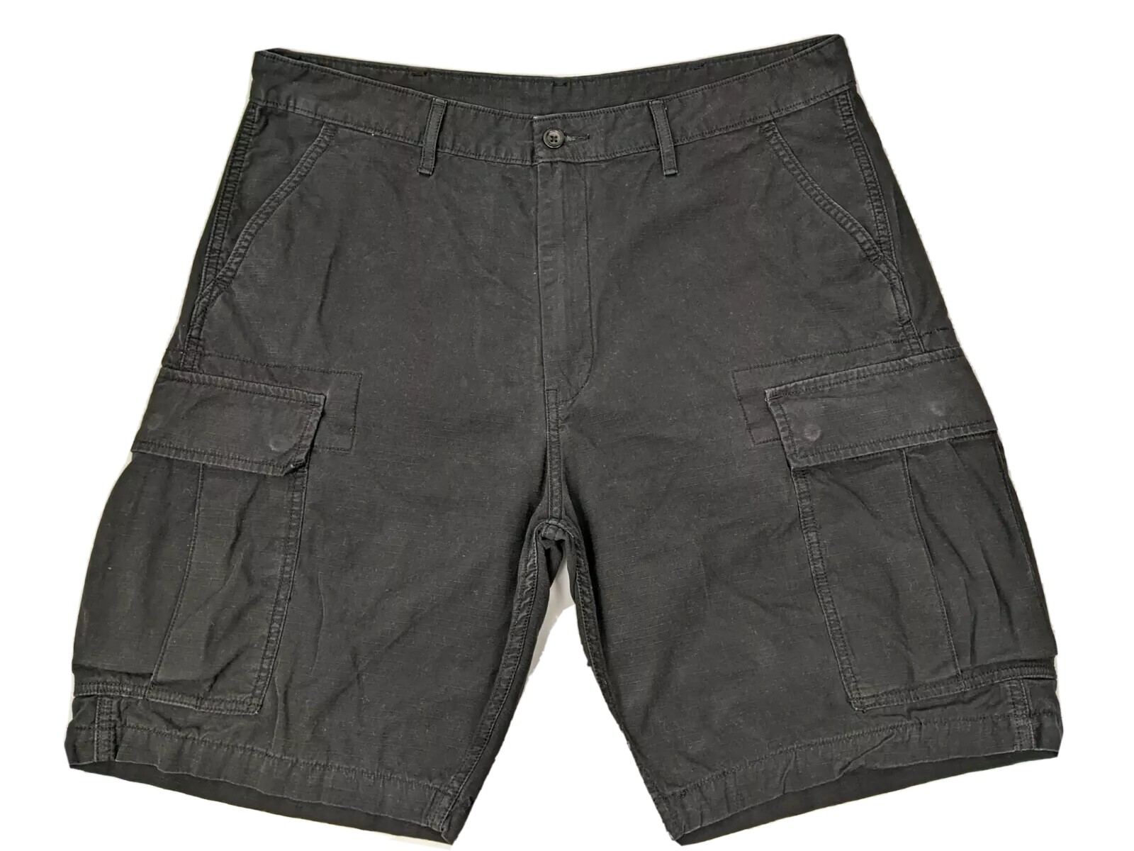 LEVI’S WHITE TAB BLACK REGUAR FIT CARGO SHORTS, MEN’S SIZE 36