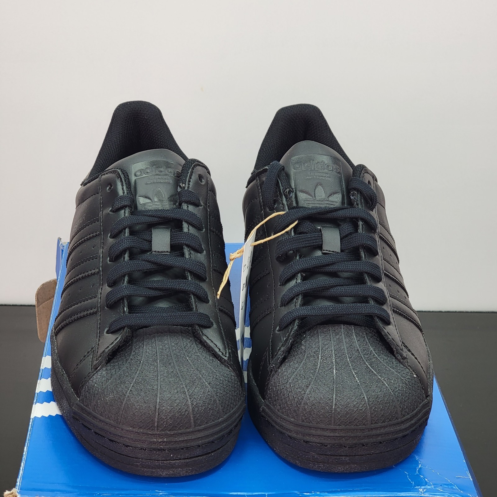 Adidas Superstar Men’s Size 10 Athletic Shoes Black Casual Footwear Sneakers