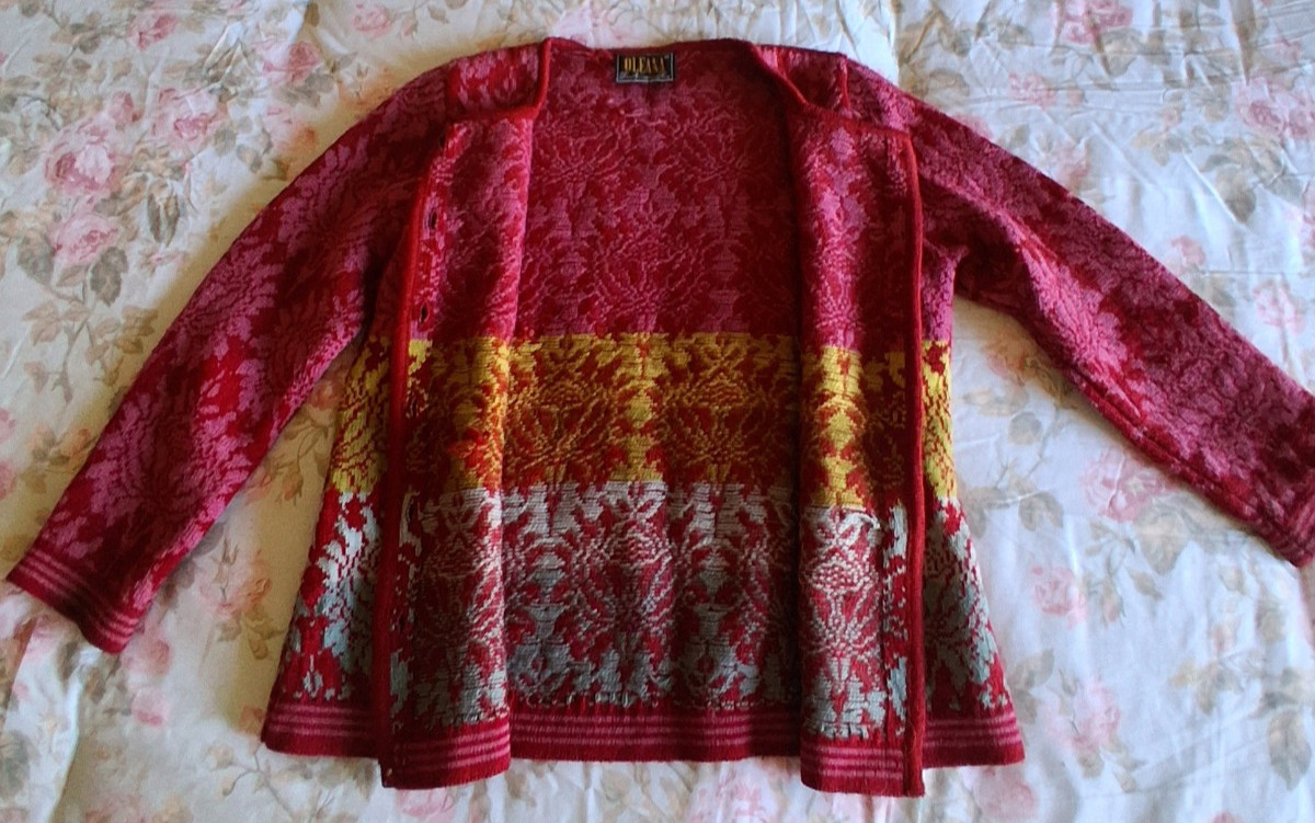 Vintage Oleana Norwegian 100% Wool Size M Sweater-Decorative Tree Design