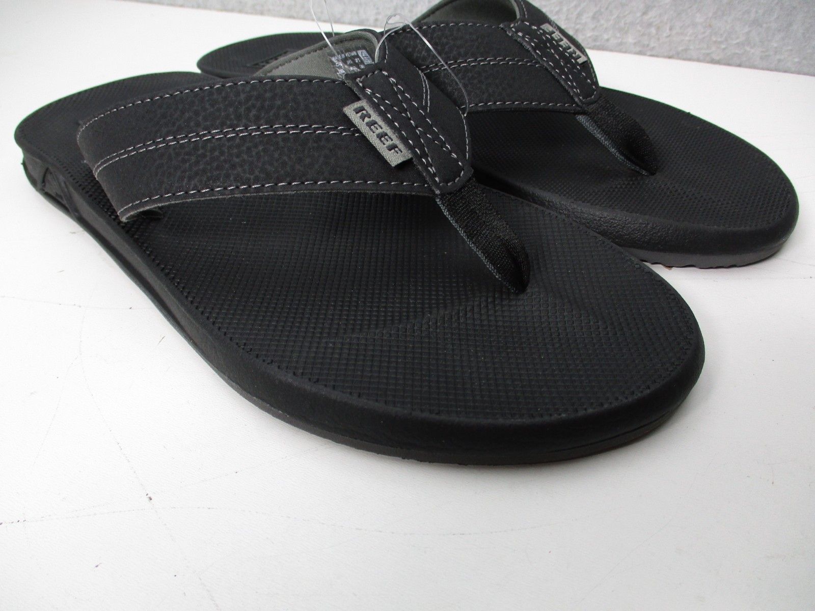 Reef Element TQT Sandals Black Thong Flip Flop Bottle Opener Mens Sz 9