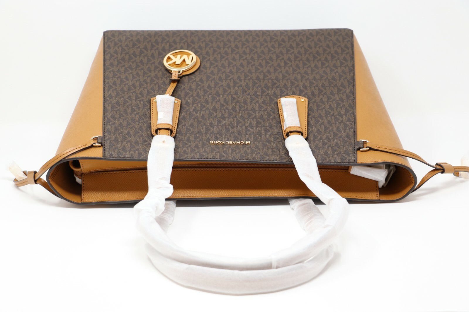 NWT MICHAEL KORS SIGNATURE VOYAGER MULTIFUNCTION TOTE BROWN
