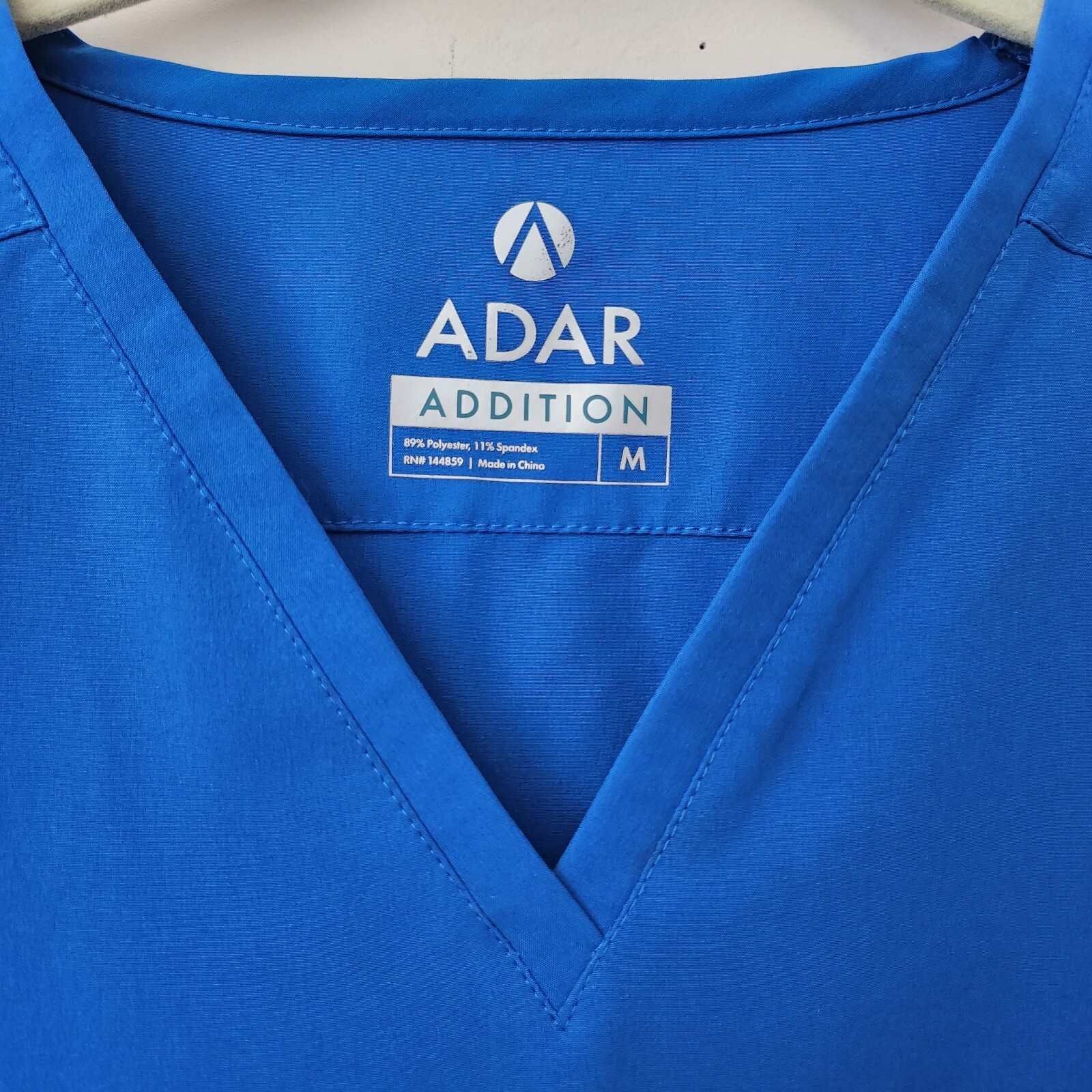 ADAR Addition Medical V-Neck 2 Front Pockets Blue Top M