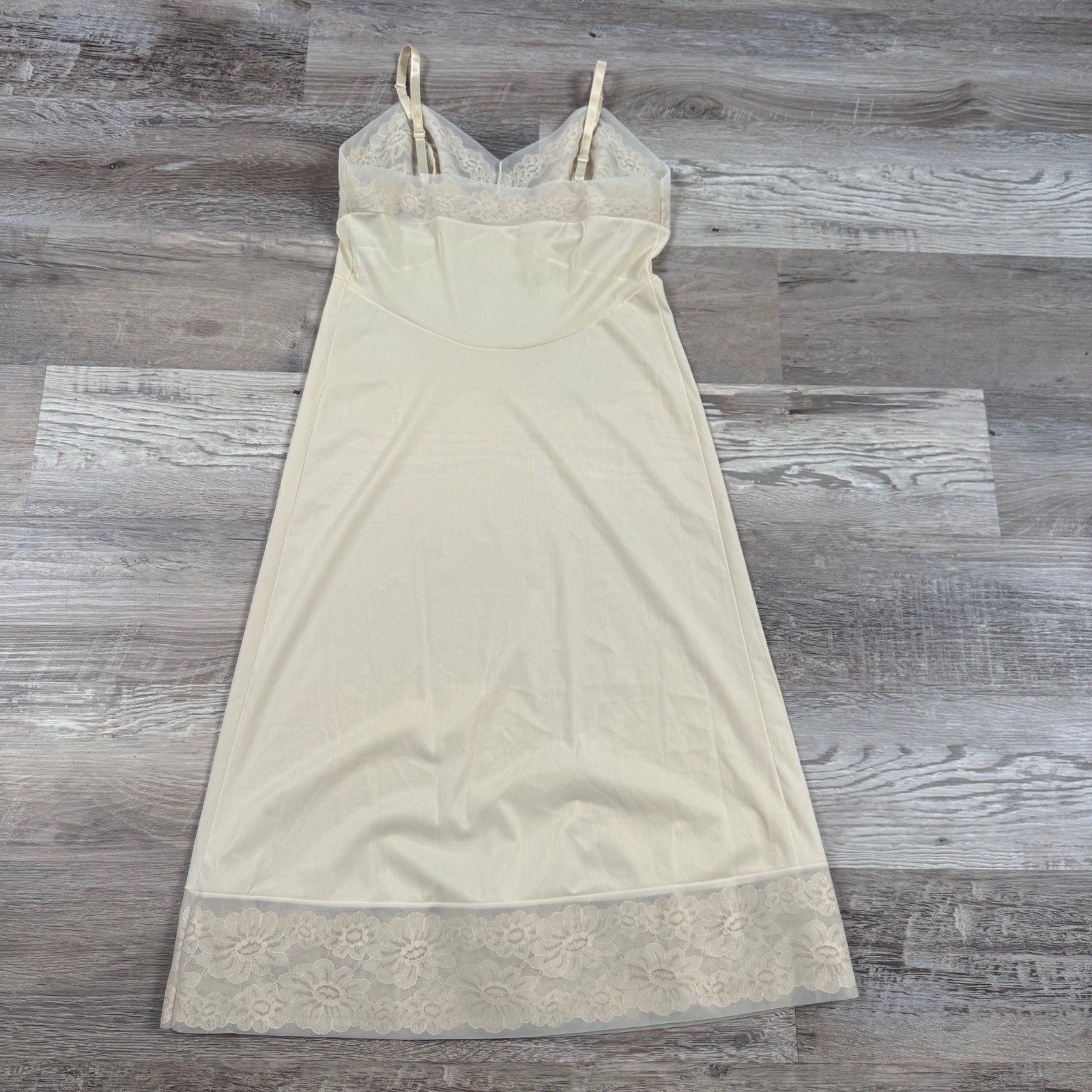Vintage Vanity Fair 70s Ivory Lace Full Slip Dress 32L Coquette Nylon Lingerie