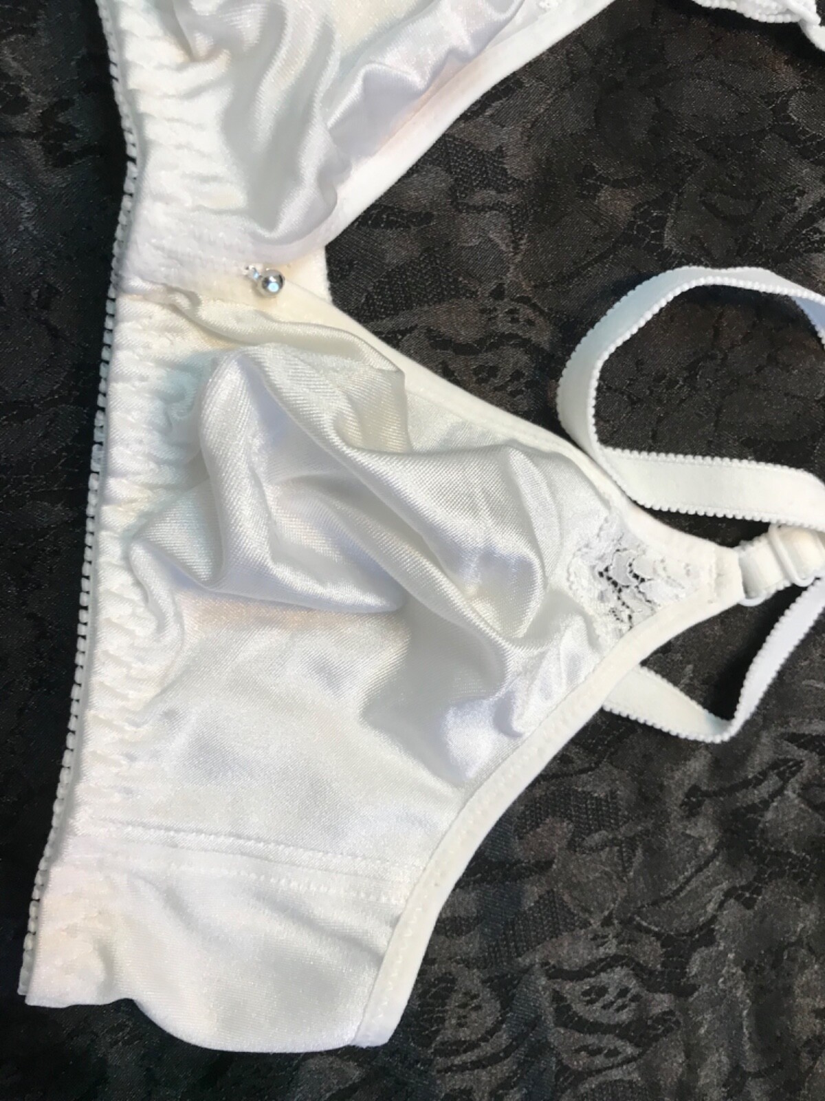 Bra Unbrandedd Size us 30a it1a eu65a unpadded wireless white