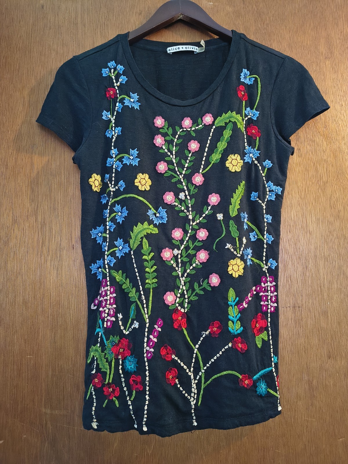 NWOT Alice + Olivia Embroidered Floral Tee Shirt Size S/P