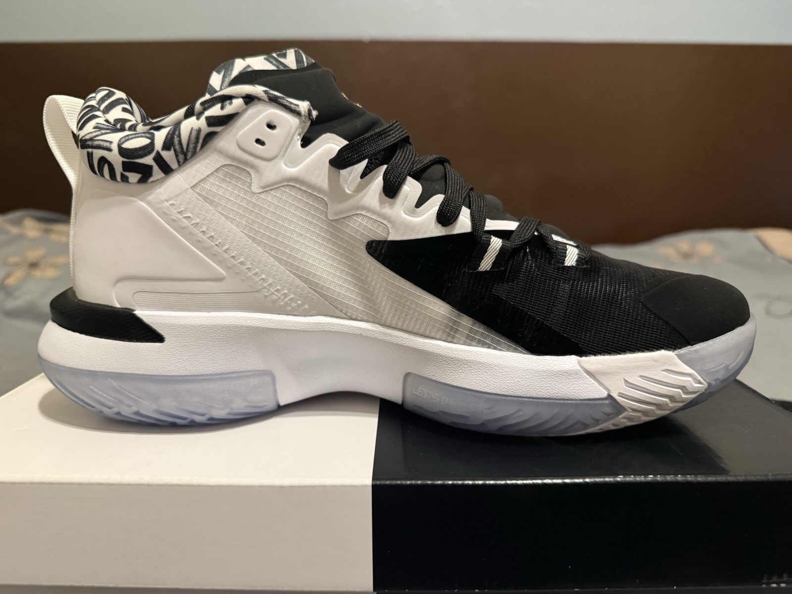 JORDAN ZION 1 I WHITE BLACK METALLIC GOLD DA3130 002 Men’s SZ 9.5 NEW W Box