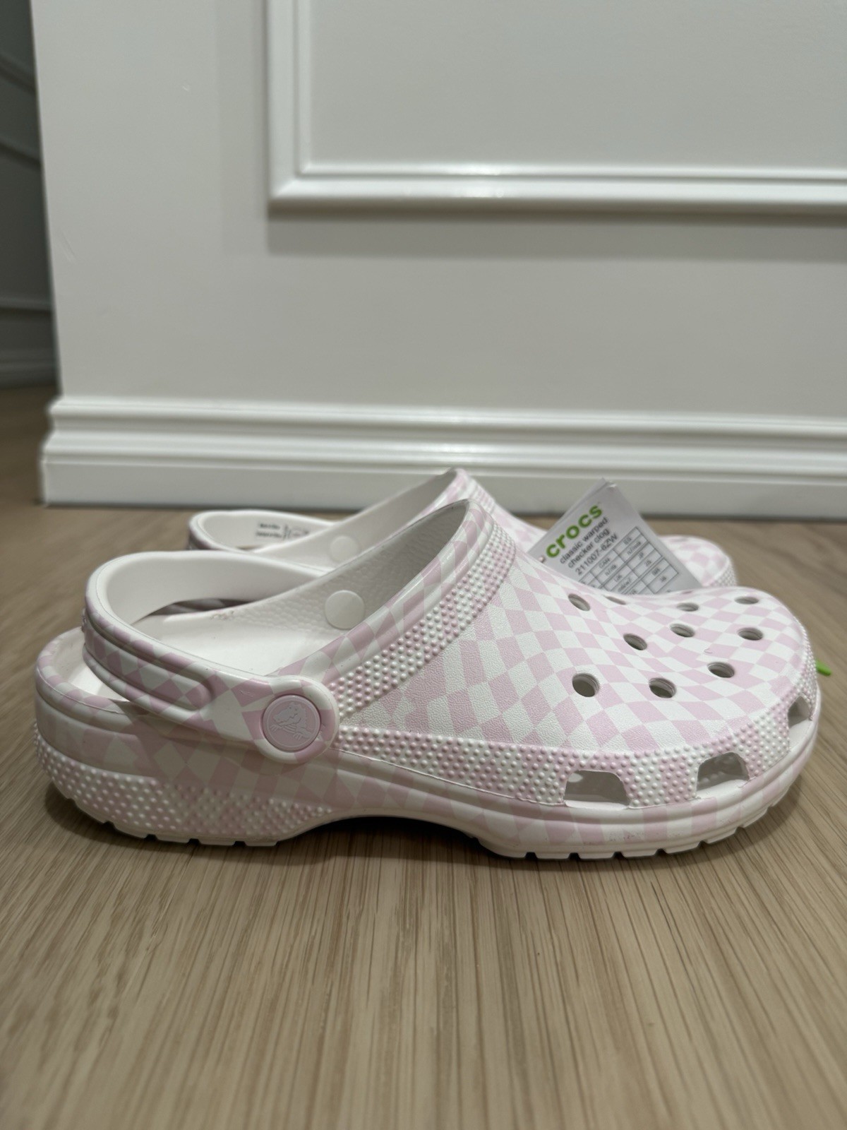 Crocs Warped Checker. Size m7/W9. Unisex Style