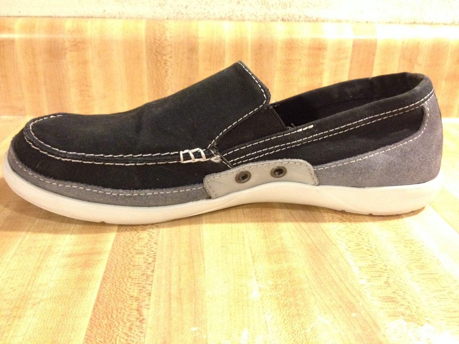 Crocs Mens 9M Walu Accent Black Gray Canvas Slip On Beach Bum Vagabond Loafers
