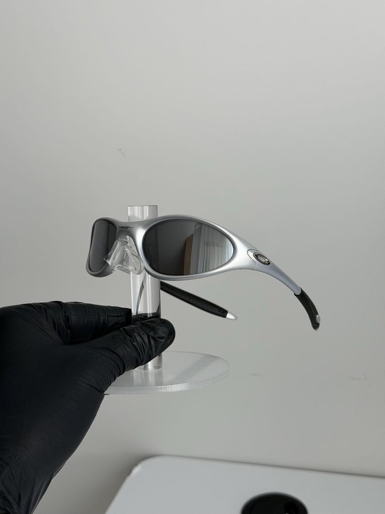 Oakley Minute 1.0 Sunglasses Silver Frame Black Lens Y2K Retro